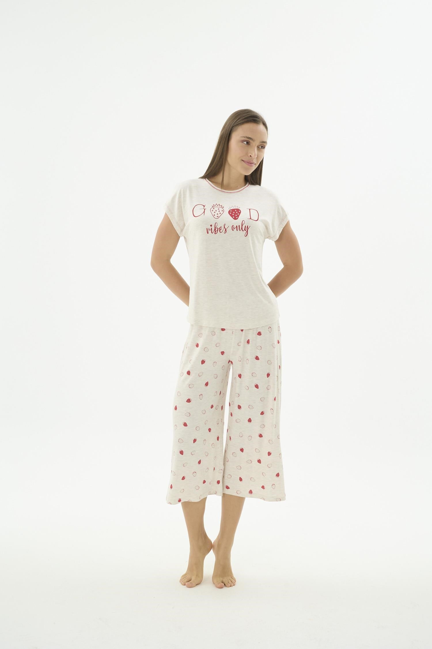 332680Kadın Kısa Kol Çilek Desenli Kapri Pijama Takımı Kar Melanj C1T3N671Kapri TakımSevimKadın Kısa Kol Çilek Desenli Kapri Pijama Takımı Kar Melanj C1T3N671