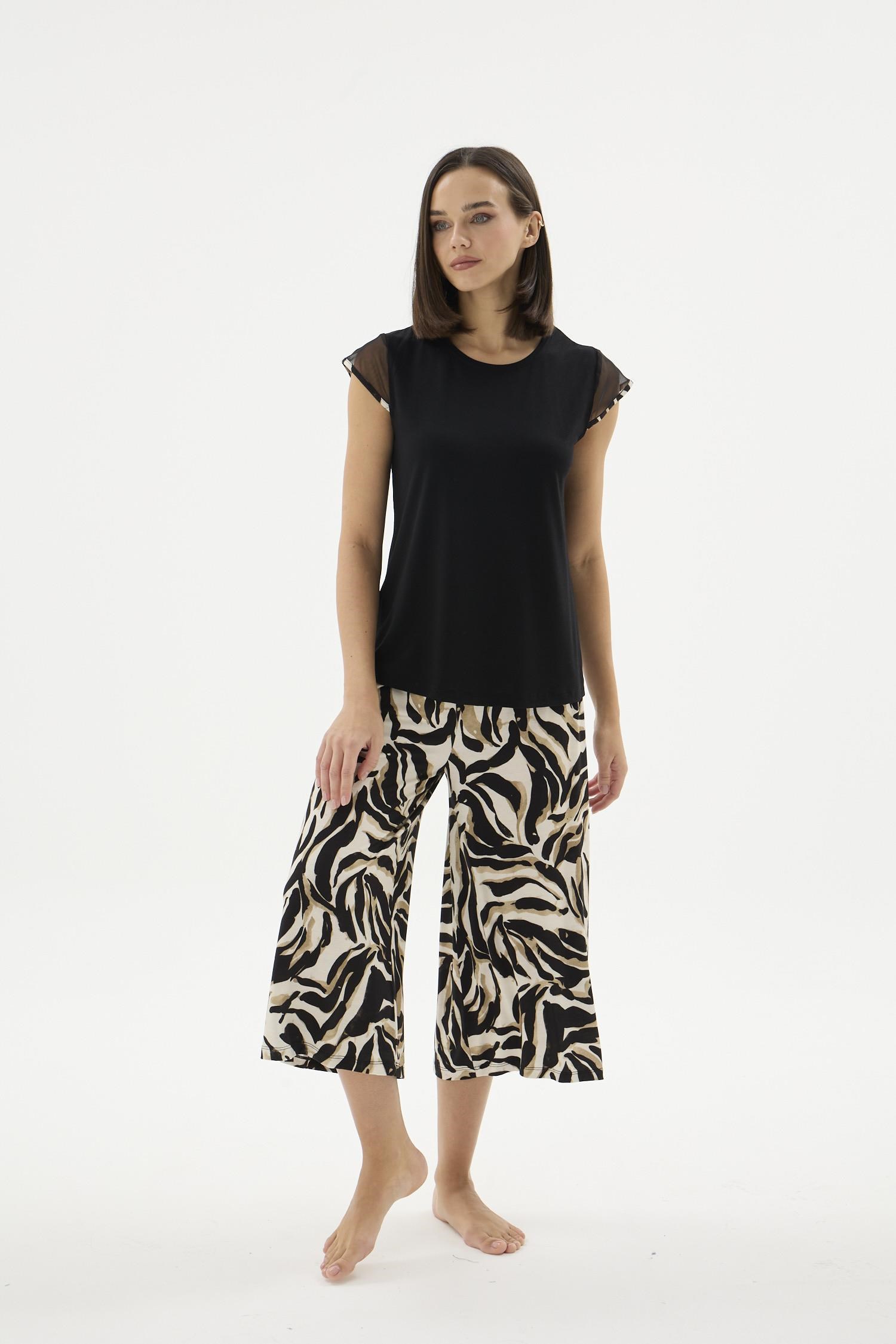332694Kadın Tül Detaylı Kısa Kol Zebra Desenli Kapri Pijama Takımı C4T1N771Kapri TakımSevimKadın Tül Detaylı Kısa Kol Zebra Desenli Kapri Pijama Takımı C4T1N771