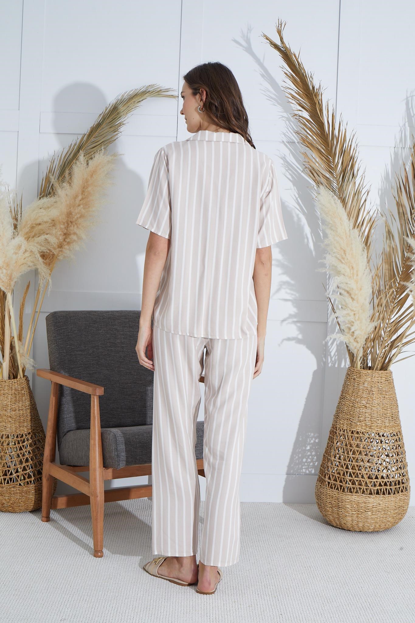318771Kadın Kısa Kol Önden Düğmeli Bej Pijama Takım C6T1N951cotonhause.com.tr Online Alışveriş - Sezon İndirimlerini KeşfetKadın Kısa Kol Önden Düğmeli Bej Pijama Takım C6T1N951Kısa Kol / Askılı PijamaSevimKadın Kısa Kol Önden Düğmeli Bej Pijama Takım C6T1N951
