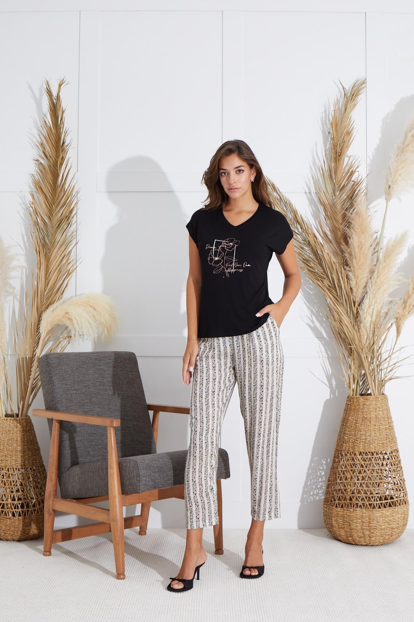 320041Kadın Kısa Kol Siyah  Pijama Takım C4T8N6O51cotonhause.com.tr Online Alışveriş - Sezon İndirimlerini KeşfetKadın Kısa Kol Siyah  Pijama Takım C4T8N6O51Kısa Kol / Askılı PijamaSevimKadın Kısa Kol Siyah  Pijama Takım C4T8N6O51