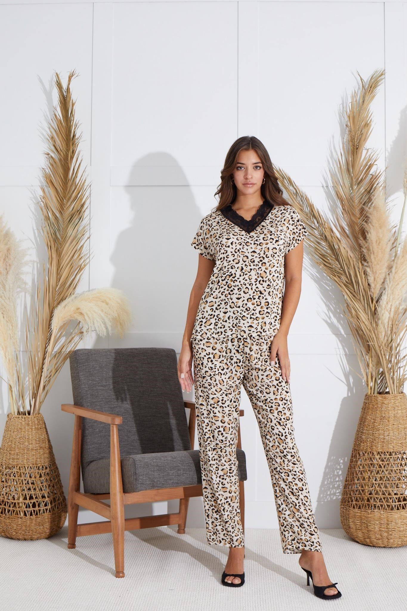 320006Kadın Kısa Kol Leopar Pijama Takım C7T1N6O51cotonhause.com.tr Online Alışveriş - Sezon İndirimlerini KeşfetKadın Kısa Kol Leopar Pijama Takım C7T1N6O51Kısa Kol / Askılı PijamaSevimKadın Kısa Kol Leopar Pijama Takım C7T1N6O51