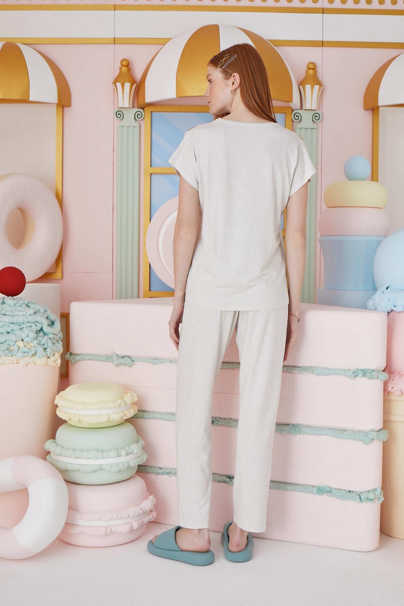 318623Kadın Kısa Kol Bej Melanj Pijama Takım C1T7N651cotonhause.com.tr Online Alışveriş - Sezon İndirimlerini KeşfetKadın Kısa Kol Bej Melanj Pijama Takım C1T7N651Kısa Kol / Askılı PijamaSevimKadın Kısa Kol Bej Melanj Pijama Takım C1T7N651
