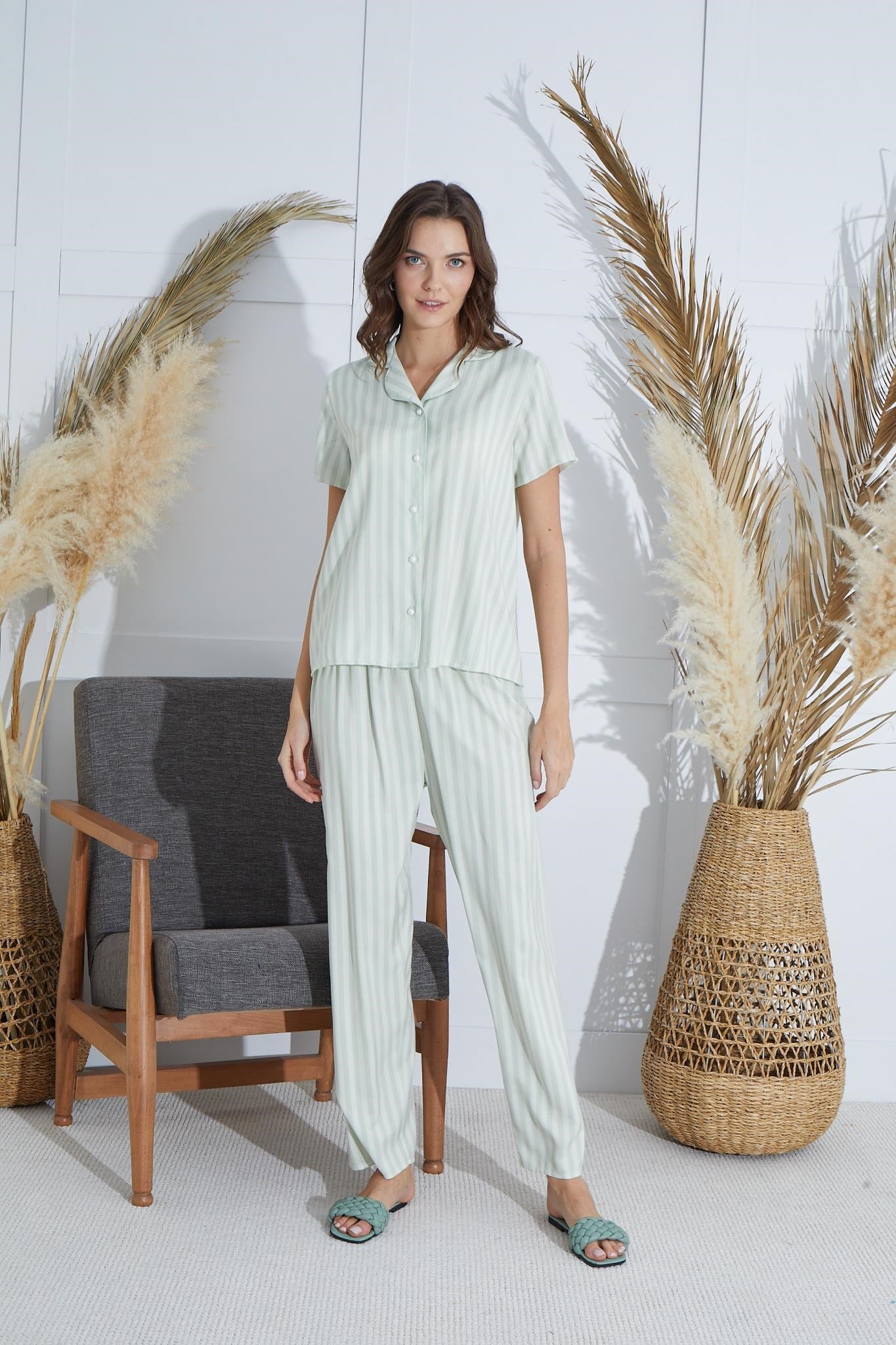 318779Kadın Kısa Kol Önden Düğmeli Su Yeşili Pijama Takım C6T2N951cotonhause.com.tr Online Alışveriş - Sezon İndirimlerini KeşfetKadın Kısa Kol Önden Düğmeli Su Yeşili Pijama Takım C6T2N951Kısa Kol / Askılı PijamaSevimKadın Kısa Kol Önden Düğmeli Su Yeşili Pijama Takım C6T2N951