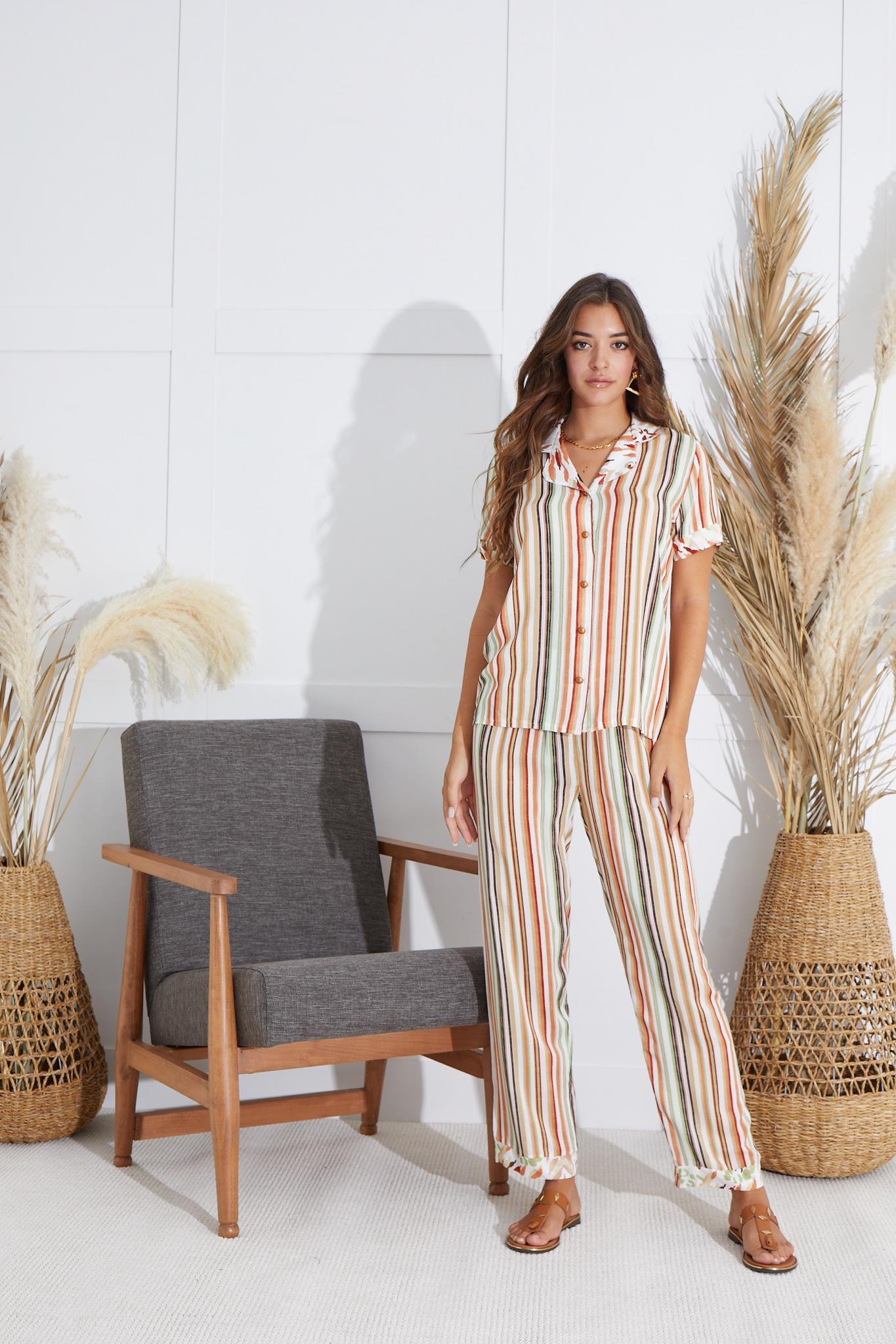 320005Kadın Kısa Kol Önden Düğmeli Çizgili Pijama Takım C5T3N5O51cotonhause.com.tr Online Alışveriş - Sezon İndirimlerini KeşfetKadın Kısa Kol Önden Düğmeli Çizgili Pijama Takım C5T3N5O51Kısa Kol / Askılı PijamaSevimKadın Kısa Kol Önden Düğmeli Çizgili Pijama Takım C5T3N5O51