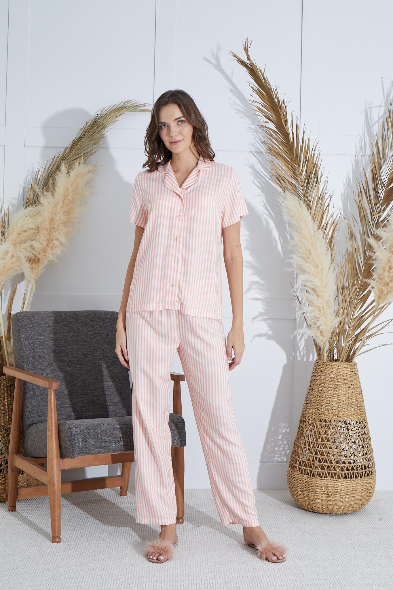 318773Kadın Kısa Kol Önden Düğmeli Somon Pijama Takım C8T1N951cotonhause.com.tr Online Alışveriş - Sezon İndirimlerini KeşfetKadın Kısa Kol Önden Düğmeli Somon Pijama Takım C8T1N951Kısa Kol / Askılı PijamaSevimKadın Kısa Kol Önden Düğmeli Somon Pijama Takım C8T1N951