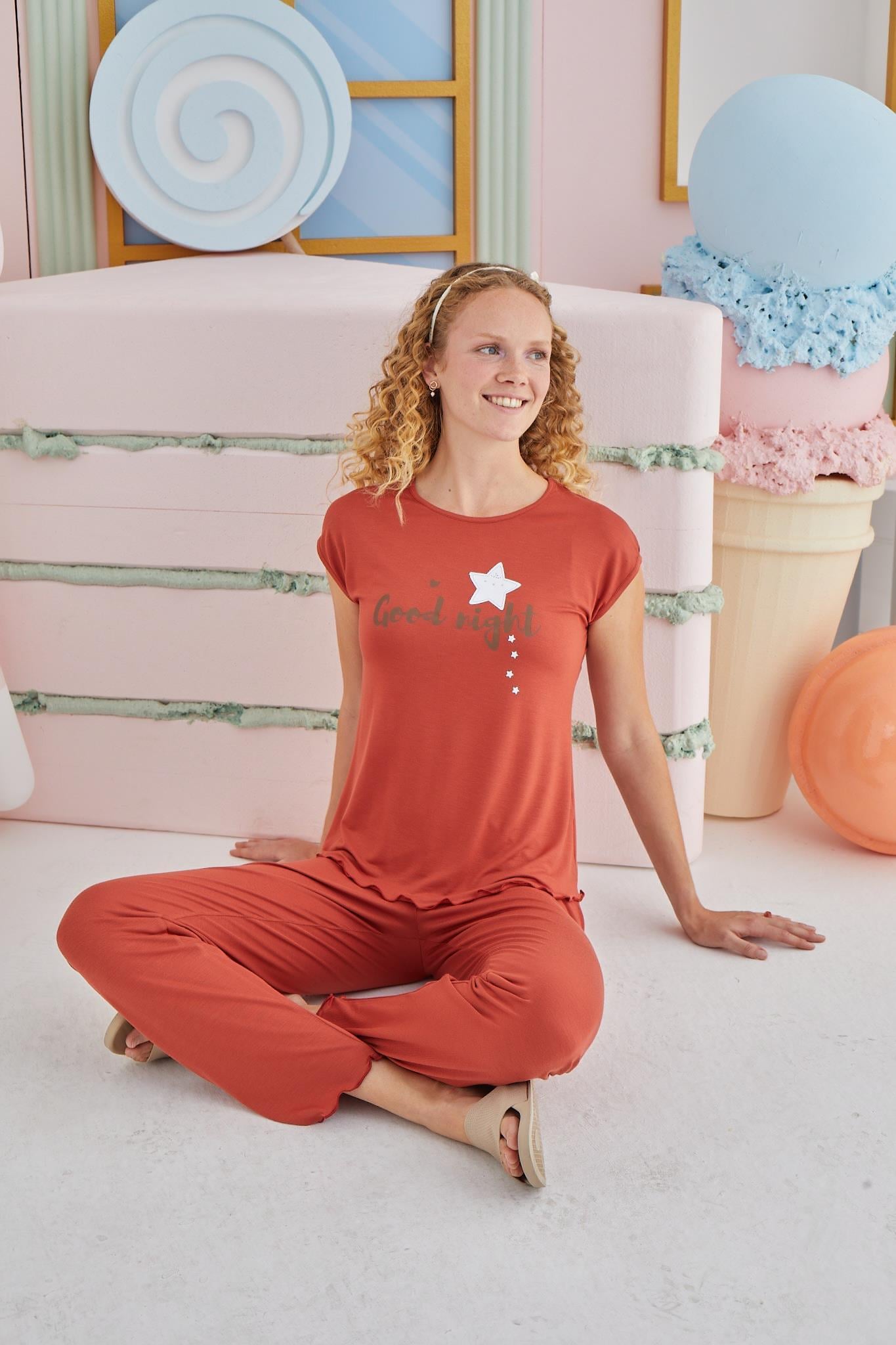 318656Kadın Kısa Kol Kiremit Pijama Takım C8T4N851cotonhause.com.tr Online Alışveriş - Sezon İndirimlerini KeşfetKadın Kısa Kol Kiremit Pijama Takım C8T4N851Kısa Kol / Askılı PijamaSevimKadın Kısa Kol Kiremit Pijama Takım C8T4N851