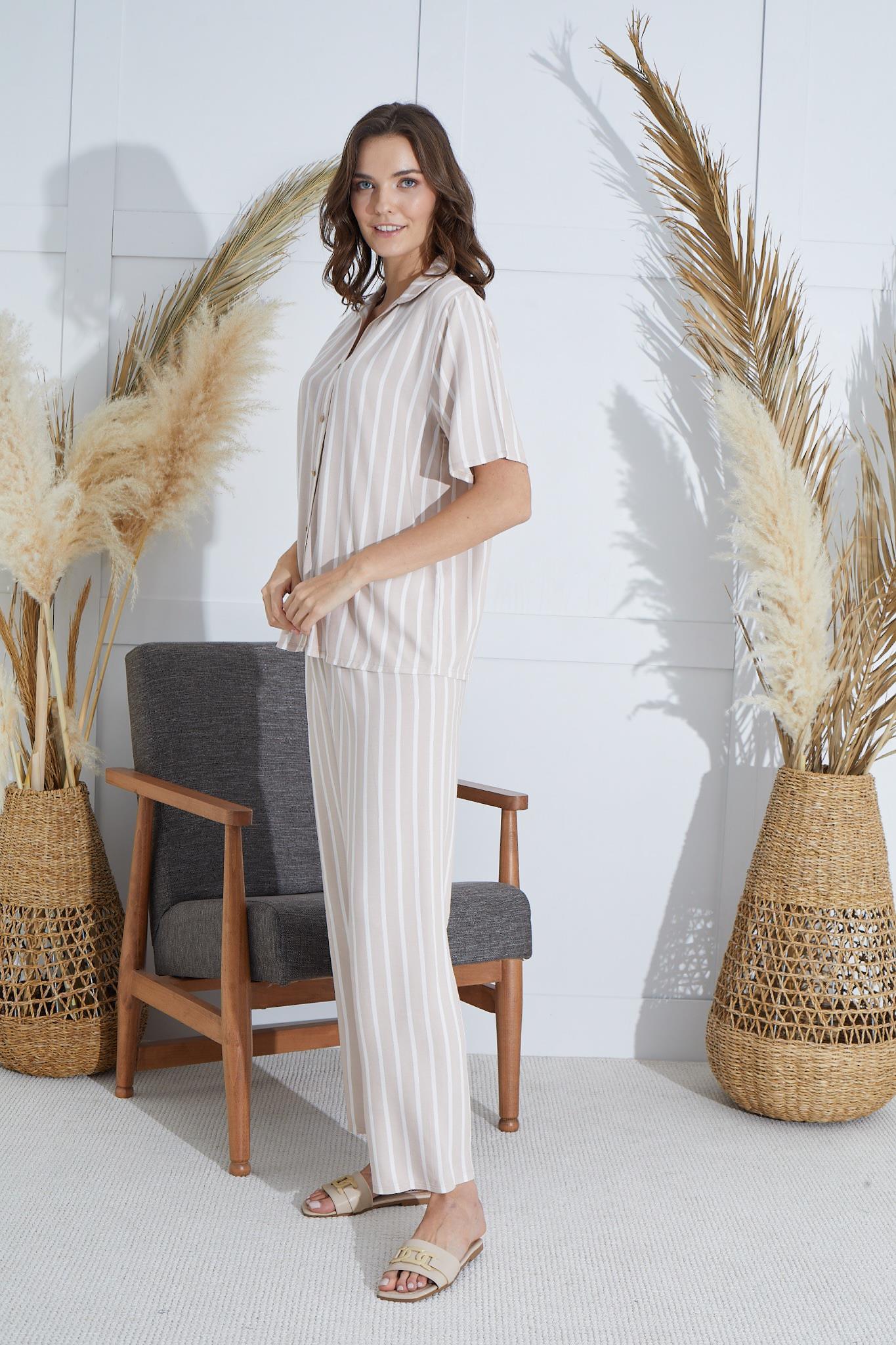 318771Kadın Kısa Kol Önden Düğmeli Bej Pijama Takım C6T1N951cotonhause.com.tr Online Alışveriş - Sezon İndirimlerini KeşfetKadın Kısa Kol Önden Düğmeli Bej Pijama Takım C6T1N951Kısa Kol / Askılı PijamaSevimKadın Kısa Kol Önden Düğmeli Bej Pijama Takım C6T1N951