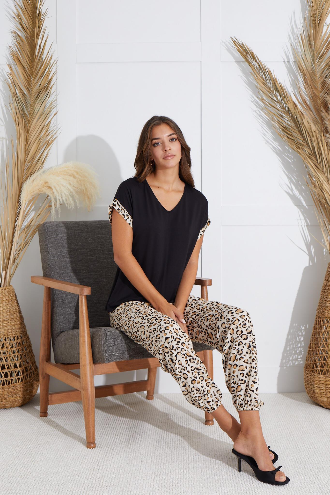 320016Kadın Kısa Kol Siyah Pijama Takım C8T1N6O51cotonhause.com.tr Online Alışveriş - Sezon İndirimlerini KeşfetKadın Kısa Kol Siyah Pijama Takım C8T1N6O51Kısa Kol / Askılı PijamaSevimKadın Kısa Kol Siyah Pijama Takım C8T1N6O51