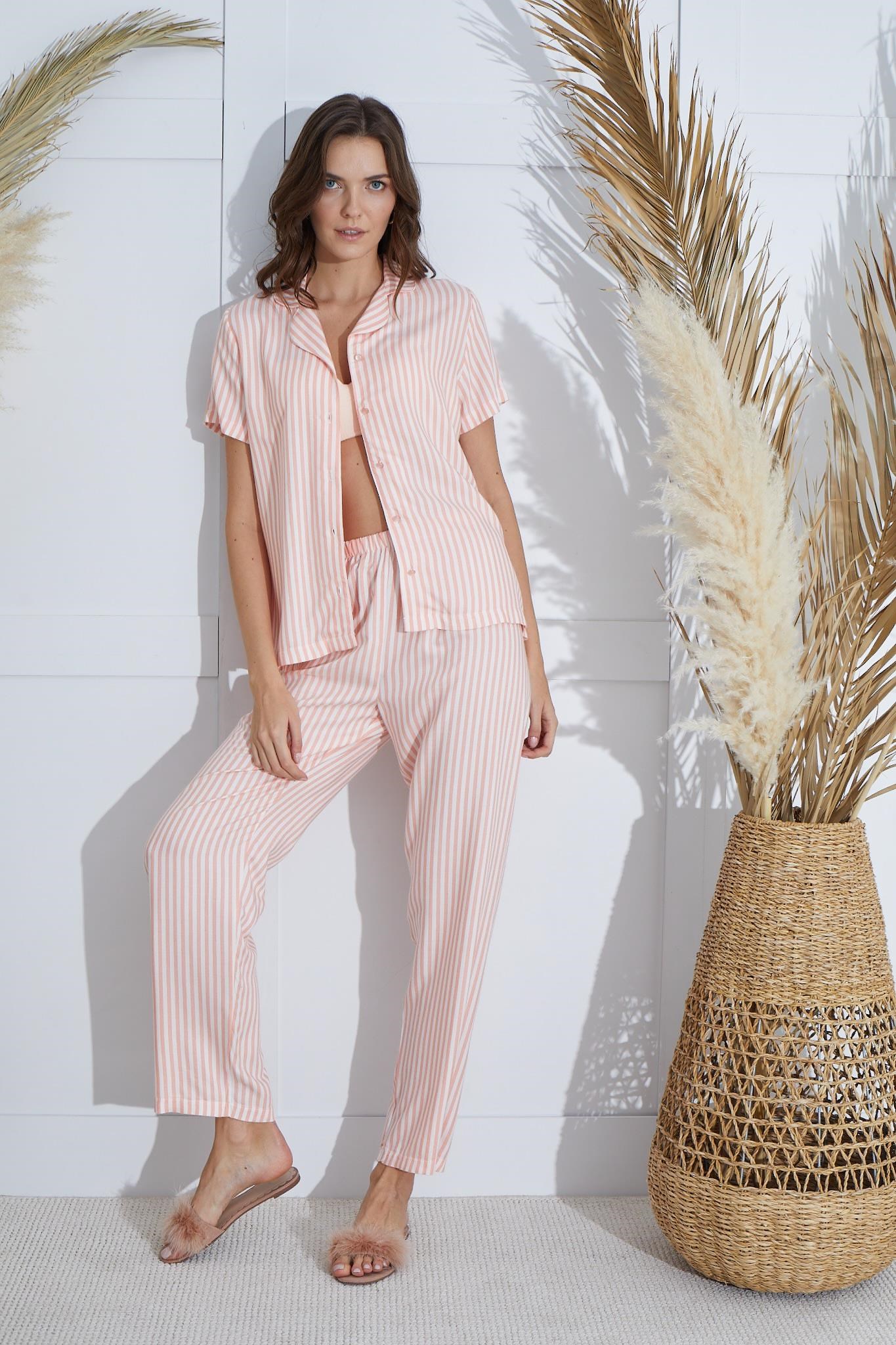 318773Kadın Kısa Kol Önden Düğmeli Somon Pijama Takım C8T1N951cotonhause.com.tr Online Alışveriş - Sezon İndirimlerini KeşfetKadın Kısa Kol Önden Düğmeli Somon Pijama Takım C8T1N951Kısa Kol / Askılı PijamaSevimKadın Kısa Kol Önden Düğmeli Somon Pijama Takım C8T1N951