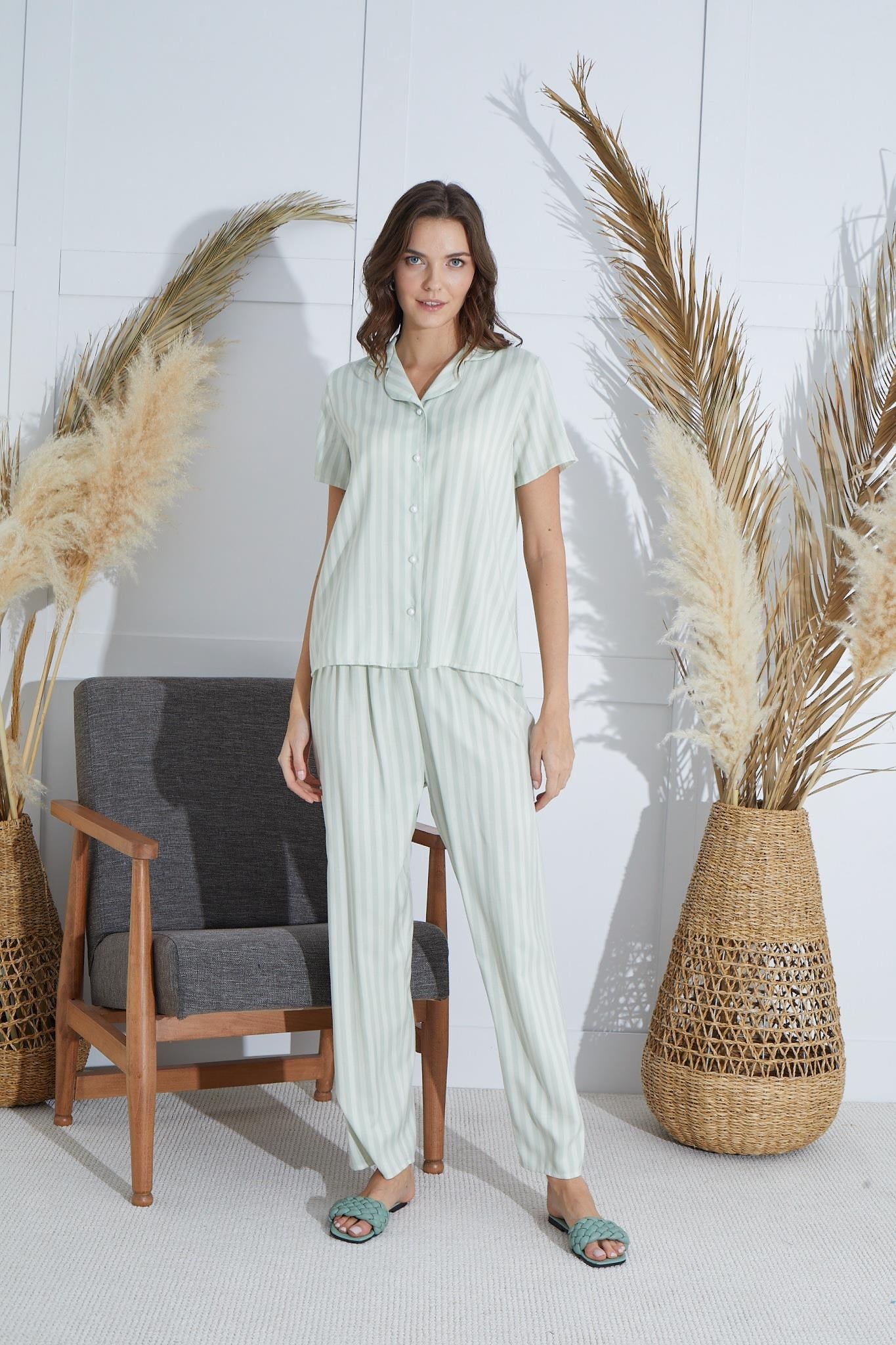 318779Kadın Kısa Kol Önden Düğmeli Su Yeşili Pijama Takım C6T2N951cotonhause.com.tr Online Alışveriş - Sezon İndirimlerini KeşfetKadın Kısa Kol Önden Düğmeli Su Yeşili Pijama Takım C6T2N951Kısa Kol / Askılı PijamaSevimKadın Kısa Kol Önden Düğmeli Su Yeşili Pijama Takım C6T2N951
