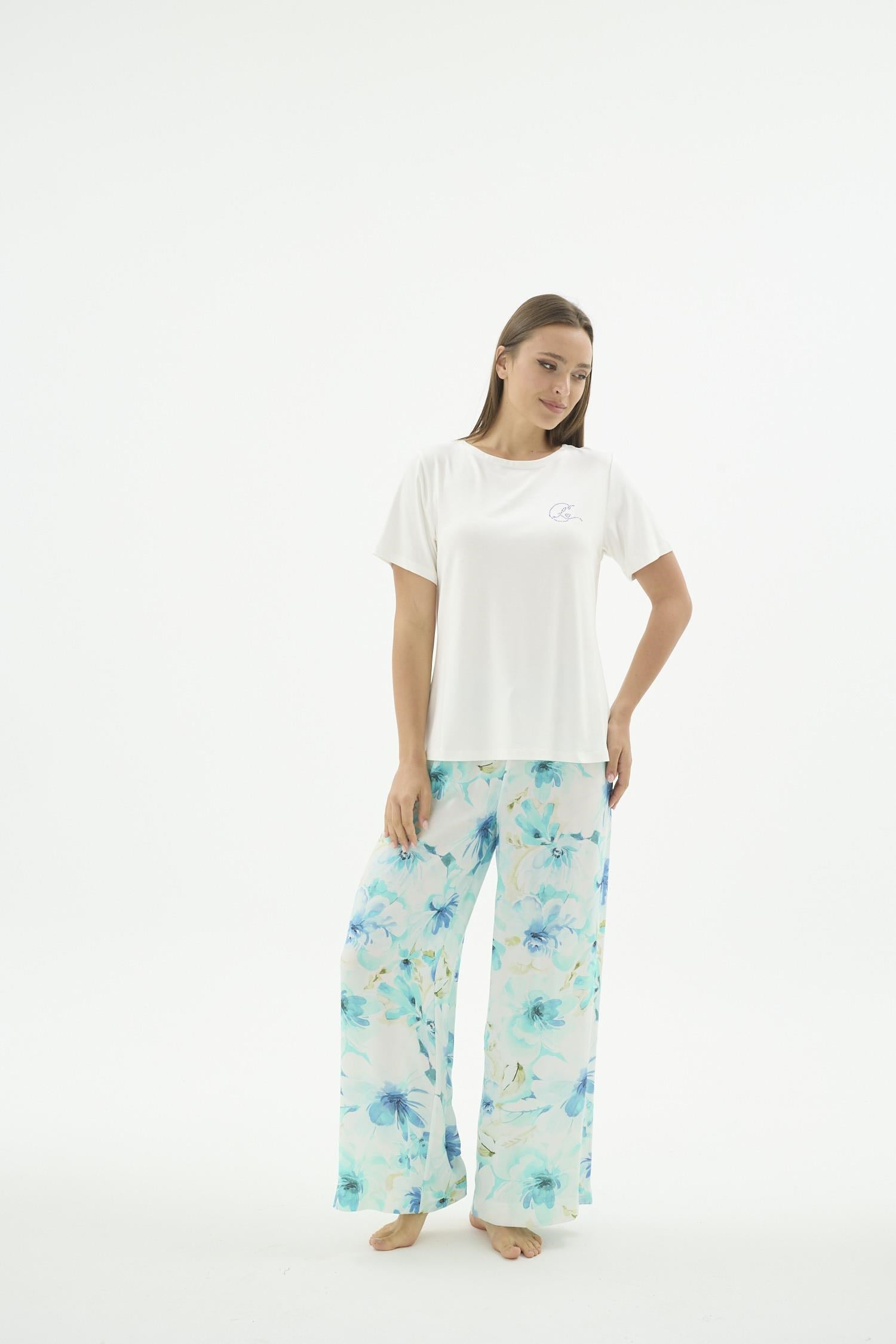 332674Kadın Kısa Kol Çiçek Desenli Ekru Pijama Takımı C1T7N571Kısa Kol / Askılı PijamaSevimKadın Kısa Kol Çiçek Desenli Ekru Pijama Takımı C1T7N571