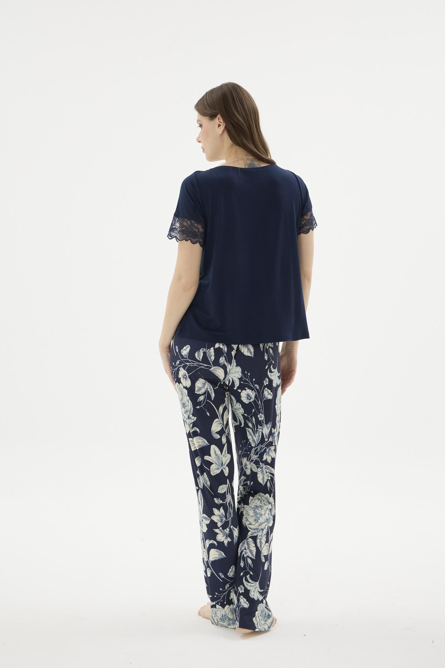 332894Kadın Kısa Kollu Dantel Detaylı Lacivert Pijama Takımı Çiçek Desenli Alt C7T7N671Kısa Kol / Askılı PijamaSevimKadın Kısa Kollu Dantel Detaylı Lacivert Pijama Takımı Çiçek Desenli Alt C7T7N671