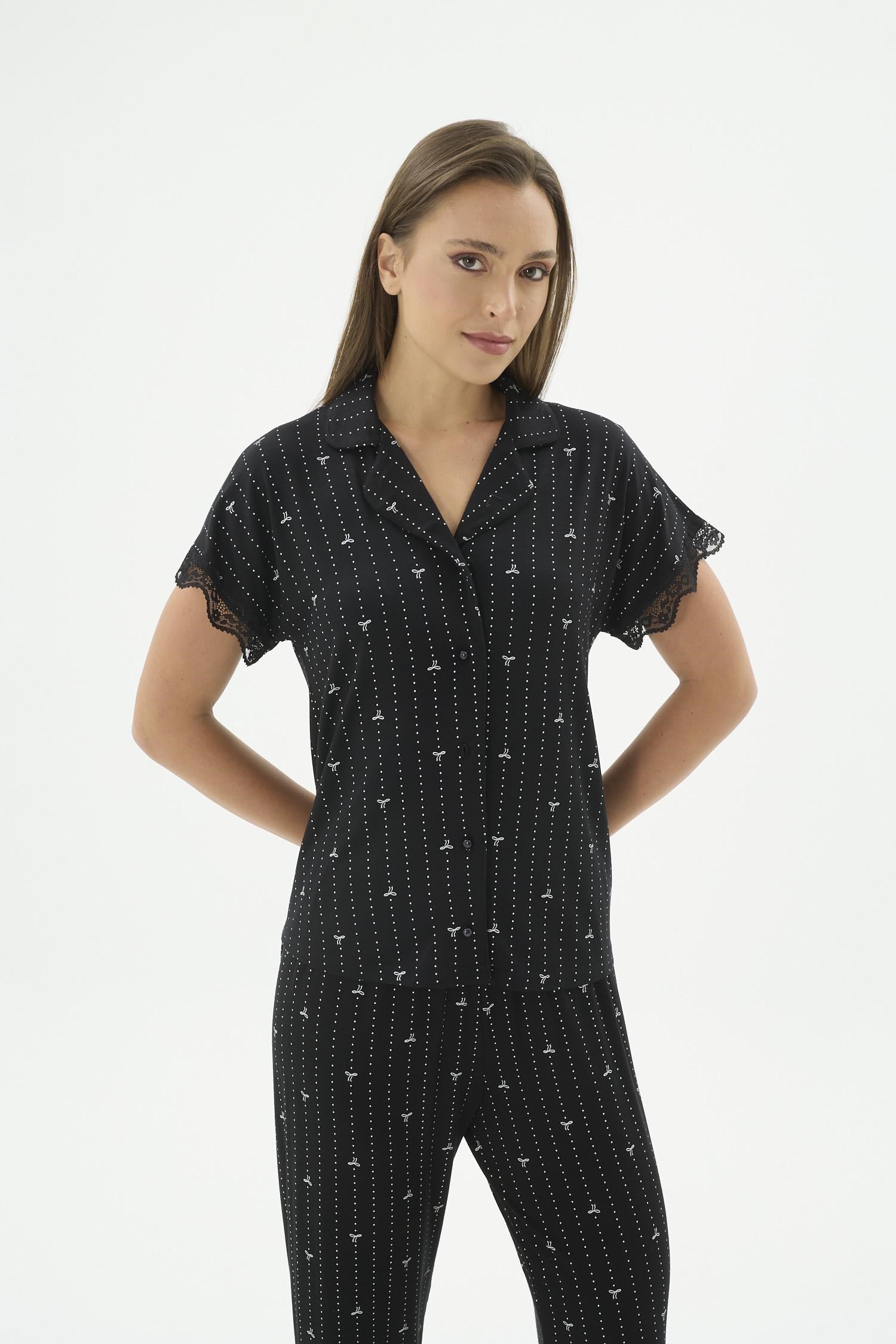 332659Kadın Önden Düğmeli Gömlek Yaka Dantel Detaylı Siyah Pijama Takımı C8T6N471Kısa Kol / Askılı PijamaSevimKadın Önden Düğmeli Gömlek Yaka Dantel Detaylı Siyah Pijama Takımı C8T6N471
