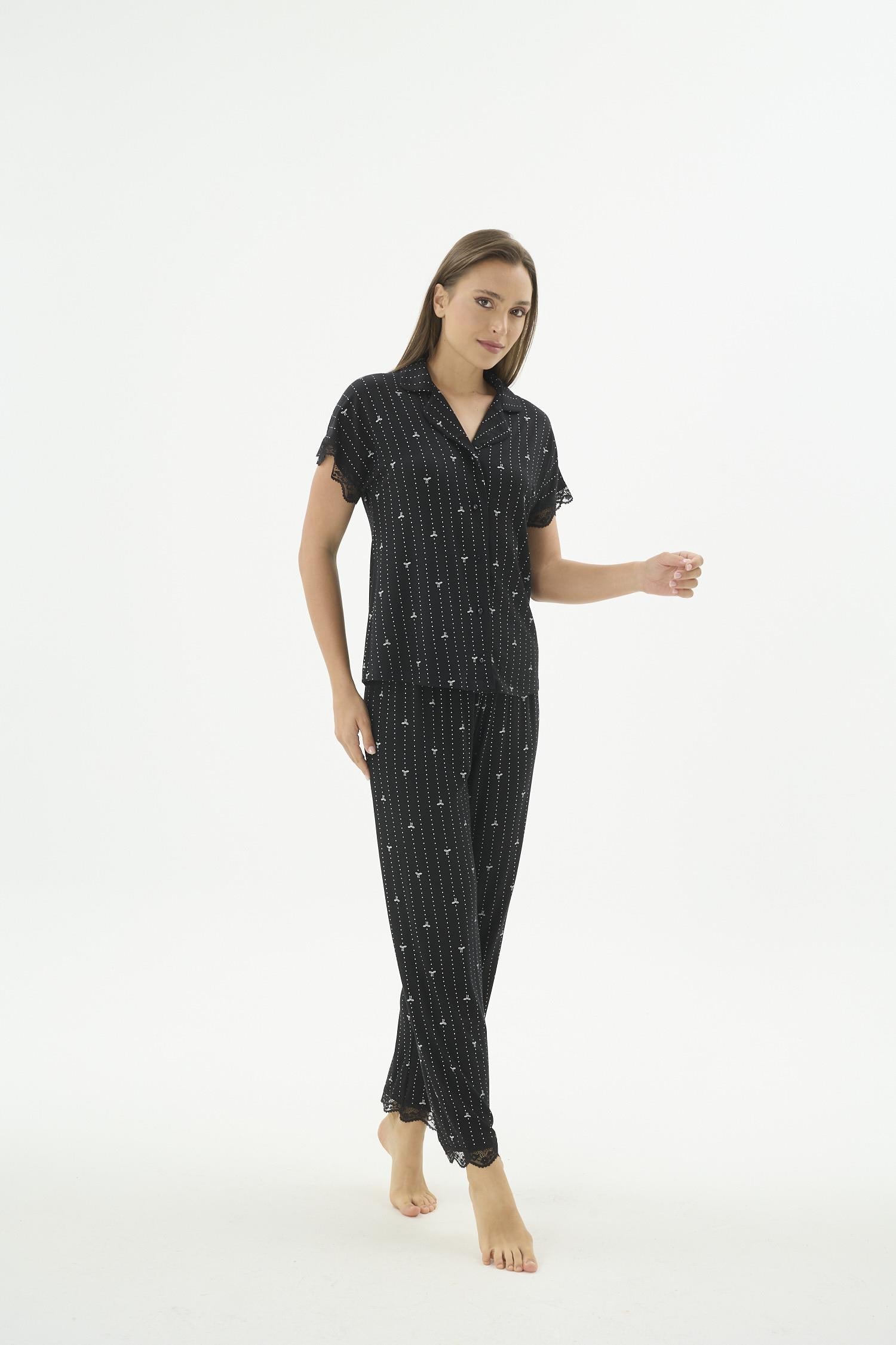 332659Kadın Önden Düğmeli Gömlek Yaka Dantel Detaylı Siyah Pijama Takımı C8T6N471Kısa Kol / Askılı PijamaSevimKadın Önden Düğmeli Gömlek Yaka Dantel Detaylı Siyah Pijama Takımı C8T6N471