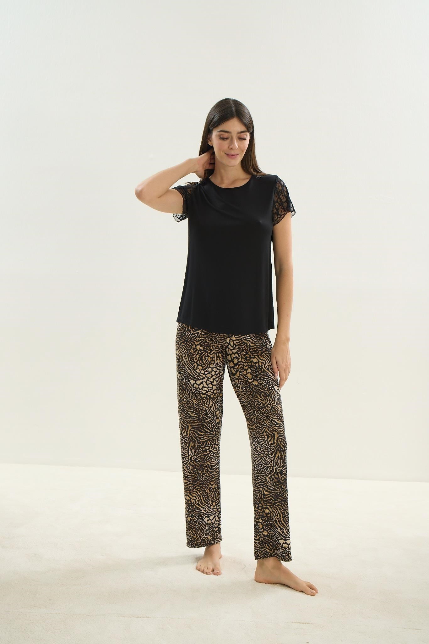 324119Kadın Uzun Kol Dantel Detaylı Viscone Siyah Pijama Takım 16033Kadın Uzun Kol Dantel Detaylı Viscone Siyah Pijama Takım 16033SevimKısa Kol / Askılı PijamaKısa Kol / Askılı PijamaSevimKadın Uzun Kol Dantel Detaylı Viscone Siyah Pijama Takım 16033