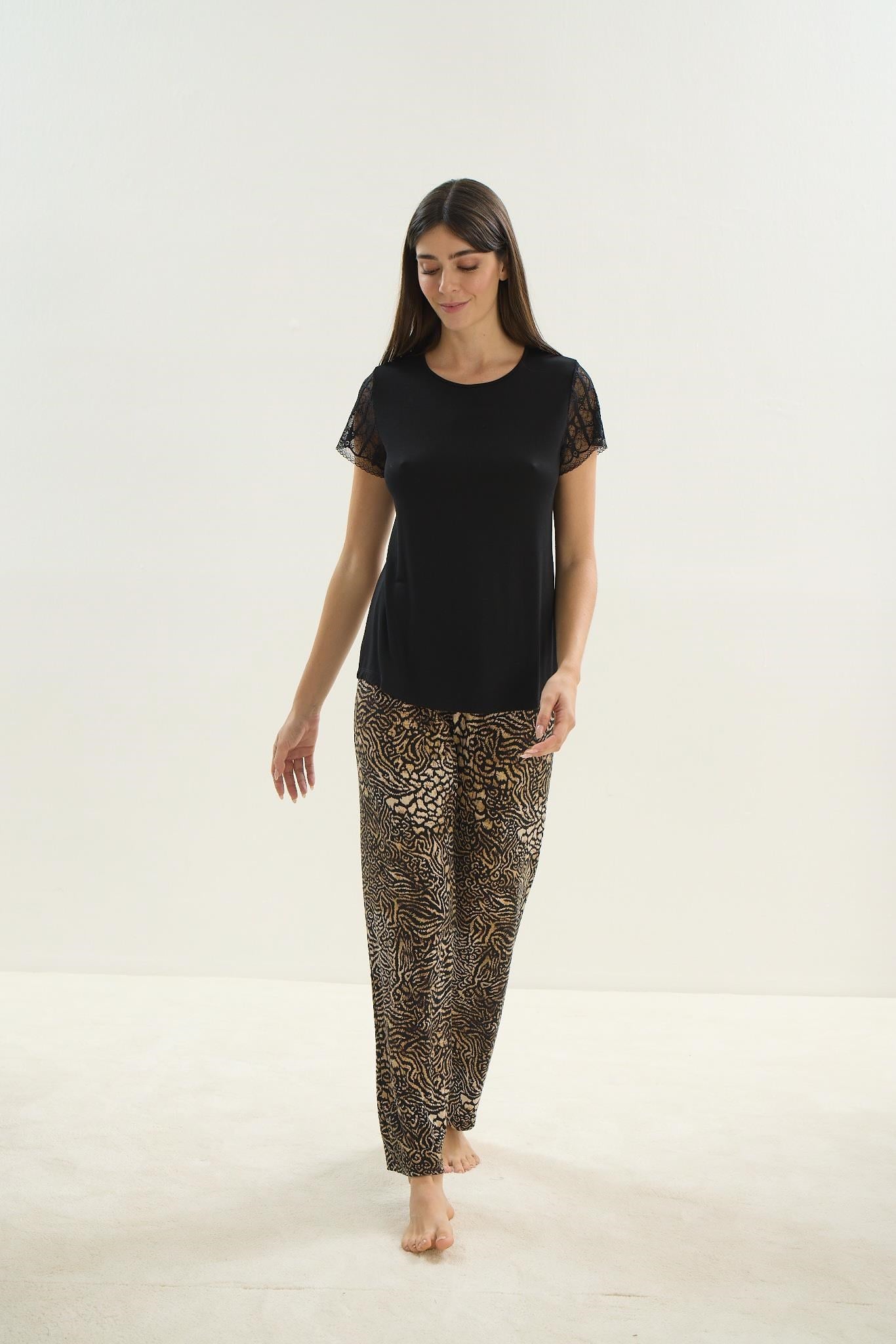324119Kadın Uzun Kol Dantel Detaylı Viscone Siyah Pijama Takım 16033Kadın Uzun Kol Dantel Detaylı Viscone Siyah Pijama Takım 16033SevimKısa Kol / Askılı PijamaKısa Kol / Askılı PijamaSevimKadın Uzun Kol Dantel Detaylı Viscone Siyah Pijama Takım 16033