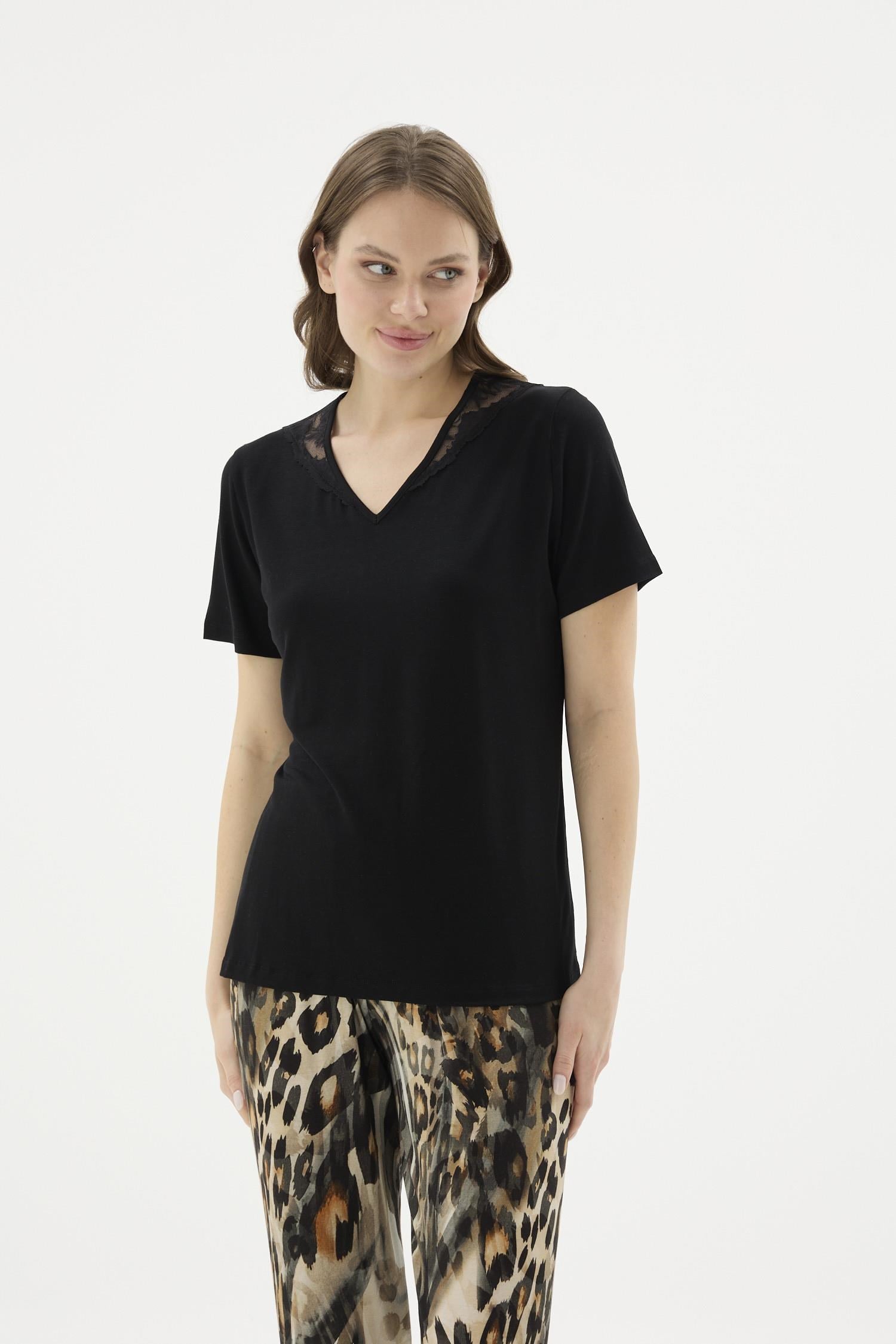 332686Kadın V Yaka Dantelli Leopar Desenli Siyah Pijama Takımı C9T8N671Kısa Kol / Askılı PijamaSevimKadın V Yaka Dantelli Leopar Desenli Siyah Pijama Takımı C9T8N671