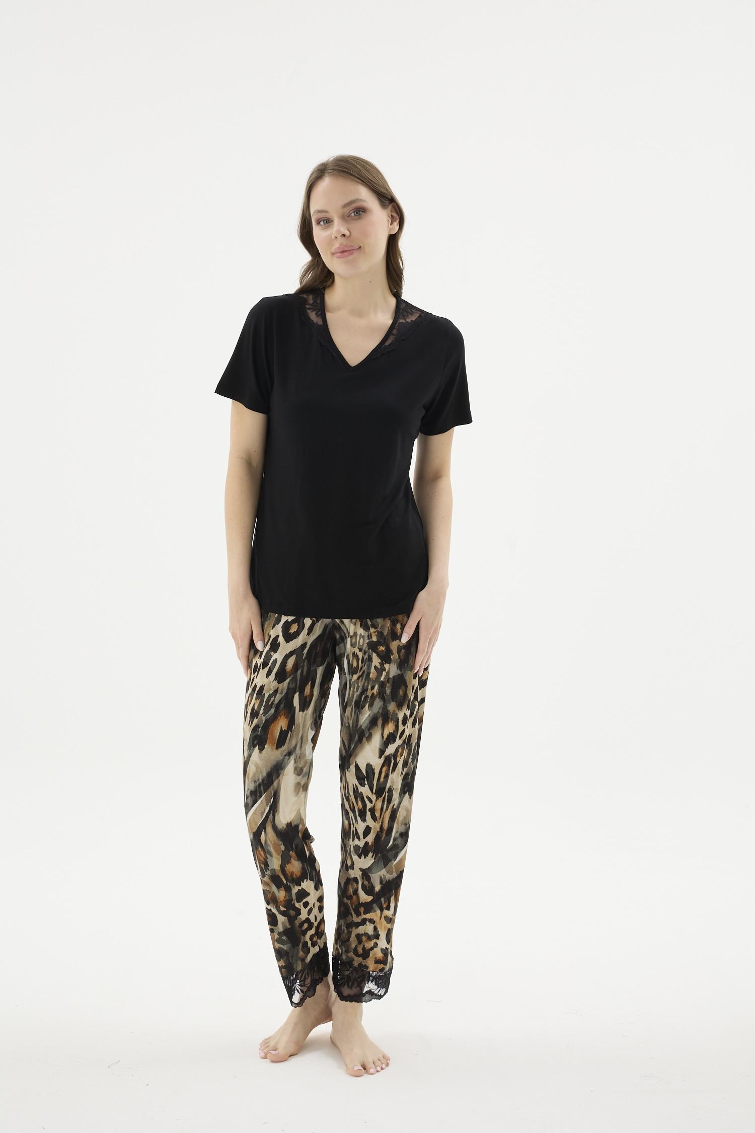 332686Kadın V Yaka Dantelli Leopar Desenli Siyah Pijama Takımı C9T8N671Kısa Kol / Askılı PijamaSevimKadın V Yaka Dantelli Leopar Desenli Siyah Pijama Takımı C9T8N671