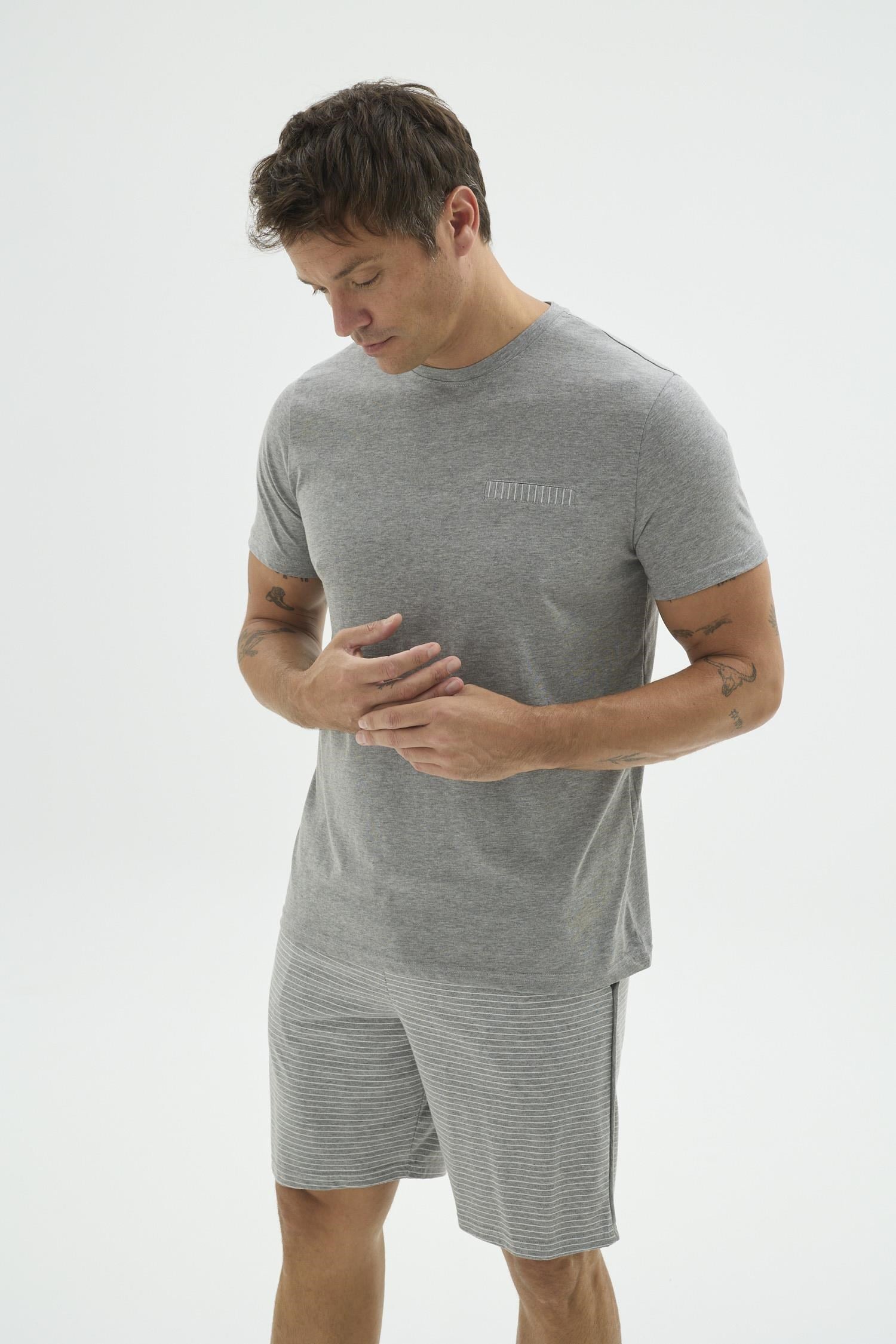 332699Erkek Kısa Kol Çizgili Şortlu Gri Melanj Pijama Takımı C4T6N69Pijama TakımıSevimErkek Kısa Kol Çizgili Şortlu Gri Melanj Pijama Takımı C4T6N69