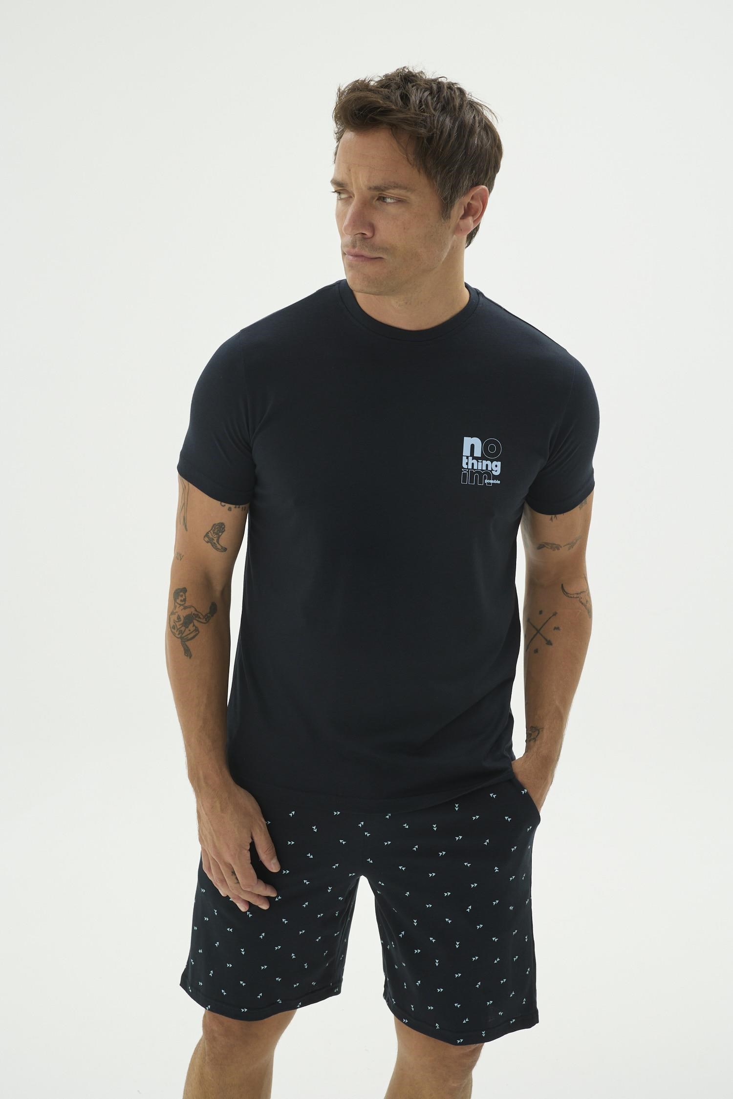 332703Erkek Kısa Kol Şortlu Lacivert Pijama Takımı Rahat Kesim Yazlık Ev Giyim Takımı C9T7N69Pijama TakımıSevimErkek Kısa Kol Şortlu Lacivert Pijama Takımı Rahat Kesim Yazlık Ev Giyim Takımı C9T7N69