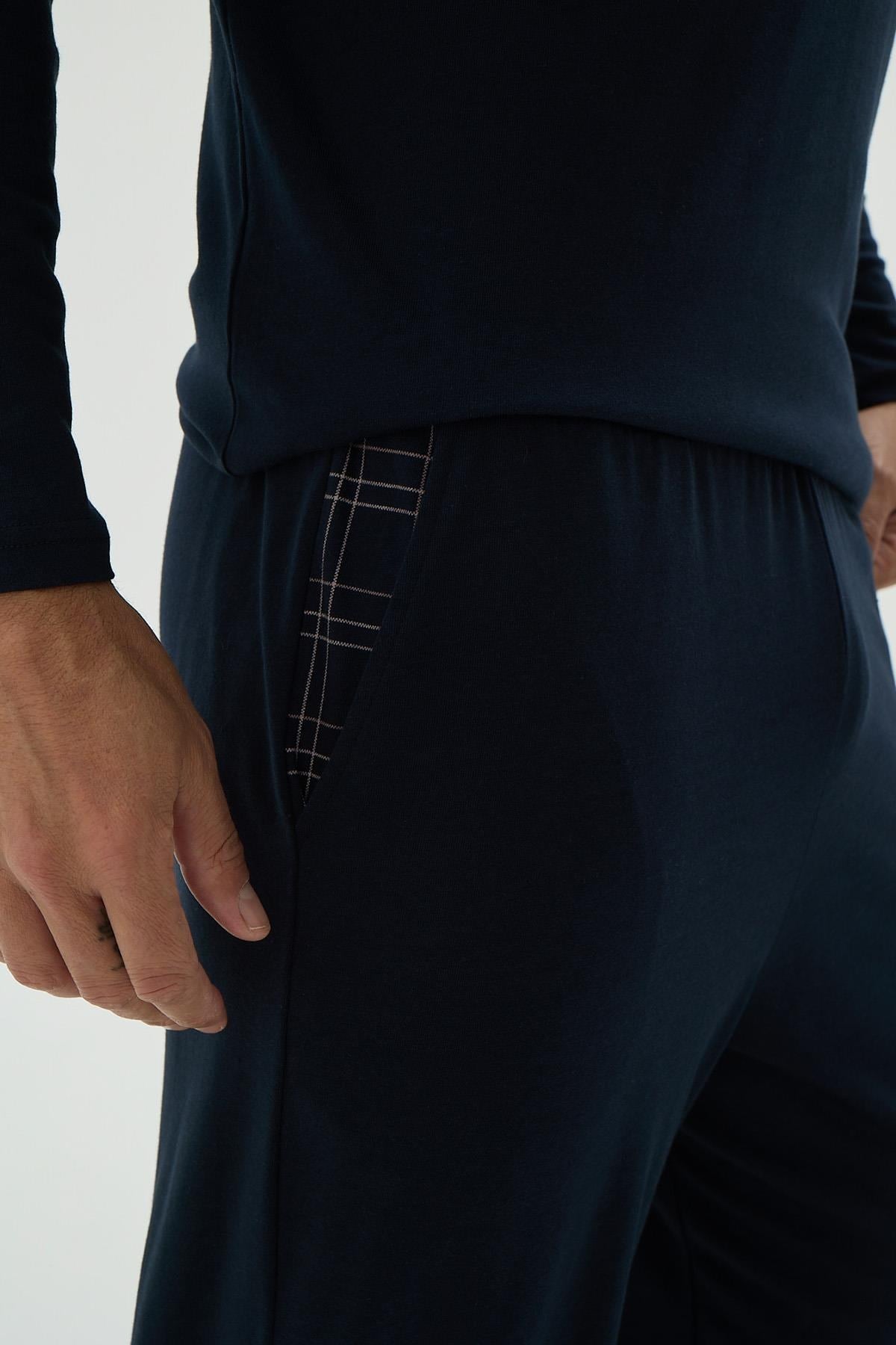 328677Erkek Uzun Kol Cep Detaylı Düğmeli Yaka Lacivert Pijama Takımı C3T2N69Pijama TakımıSevimErkek Uzun Kol Cep Detaylı Düğmeli Yaka Lacivert Pijama Takımı C3T2N69