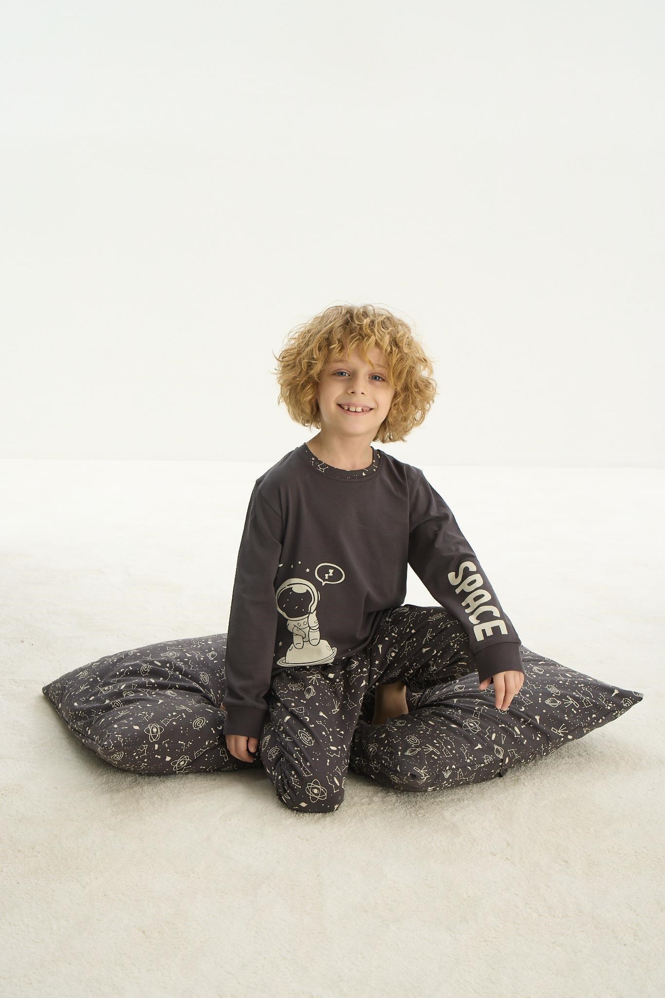 324285Erkek Çocuk Garson Uzun Kol Antrasit Pijama Takım C6T1N7O8Erkek Çocuk Garson Uzun Kol Antrasit Pijama Takım C6T1N7O8SevimPijamaPijamaSevimErkek Çocuk Garson Uzun Kol Antrasit Pijama Takım C6T1N7O8