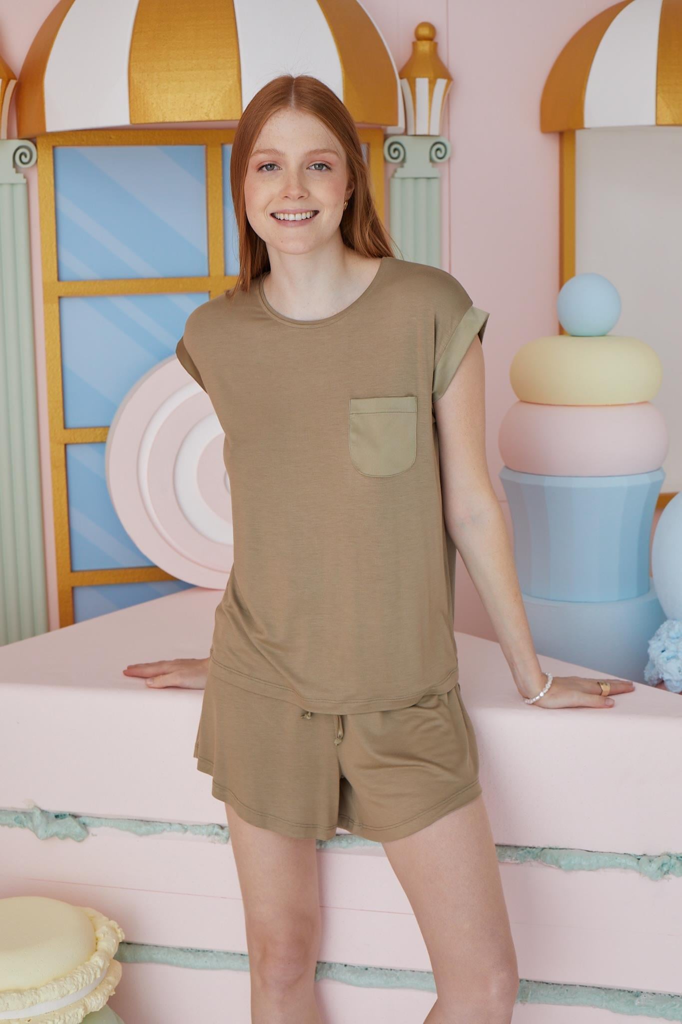 318580Kadın Kısa Kol Yağ Yeşili Şortlu Pijama Takım C4T0N551cotonhause.com.tr Online Alışveriş - Sezon İndirimlerini KeşfetKadın Kısa Kol Yağ Yeşili Şortlu Pijama Takım C4T0N551Şortlu TakımSevimKadın Kısa Kol Yağ Yeşili Şortlu Pijama Takım C4T0N551
