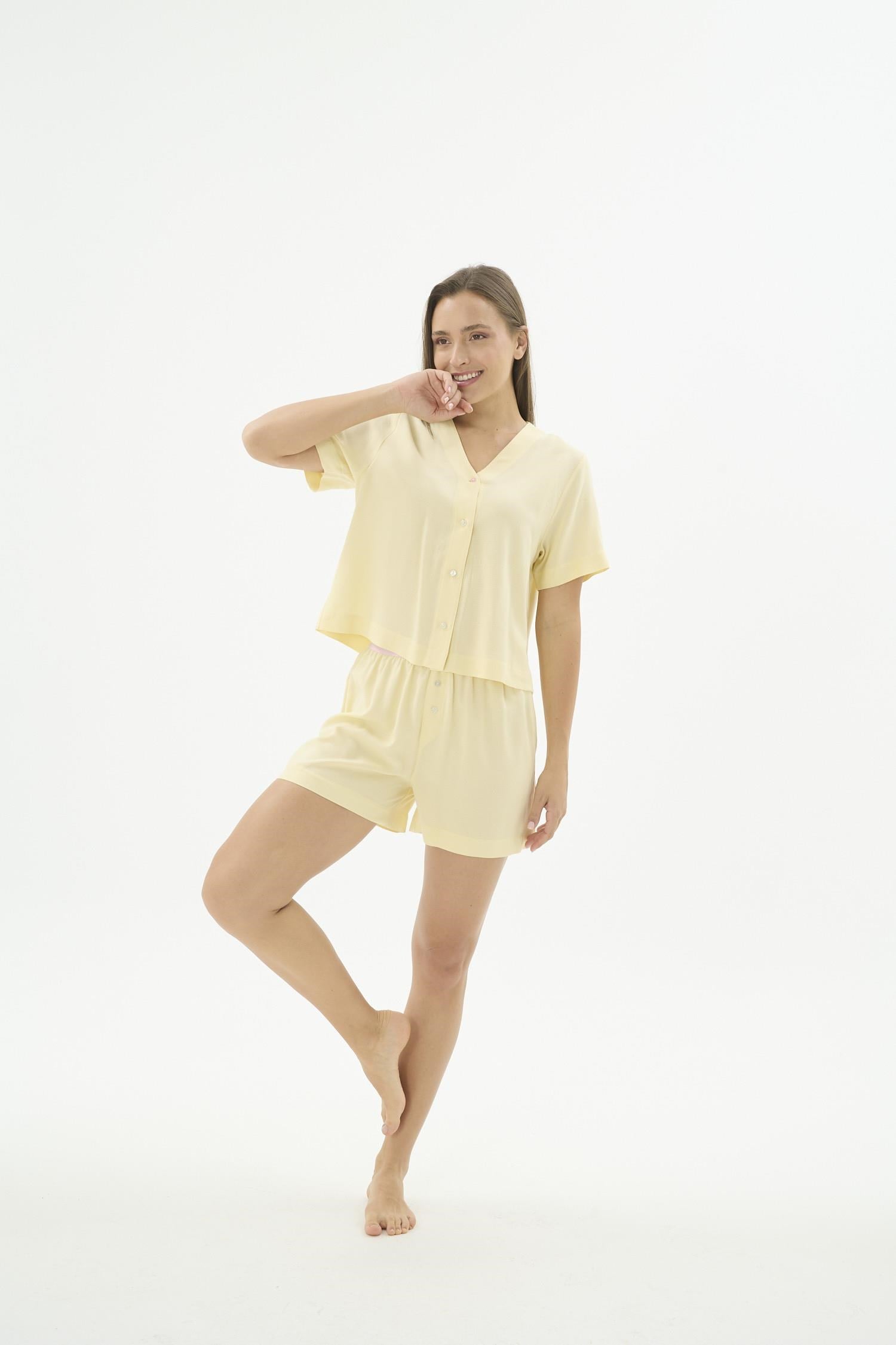 332888Kadın Kısa Kollu Önden Düğmeli Şortlu Sarı Pijama Takımı Rahat Kesim C6T6N471Şortlu TakımSevimKadın Kısa Kollu Önden Düğmeli Şortlu Sarı Pijama Takımı Rahat Kesim C6T6N471