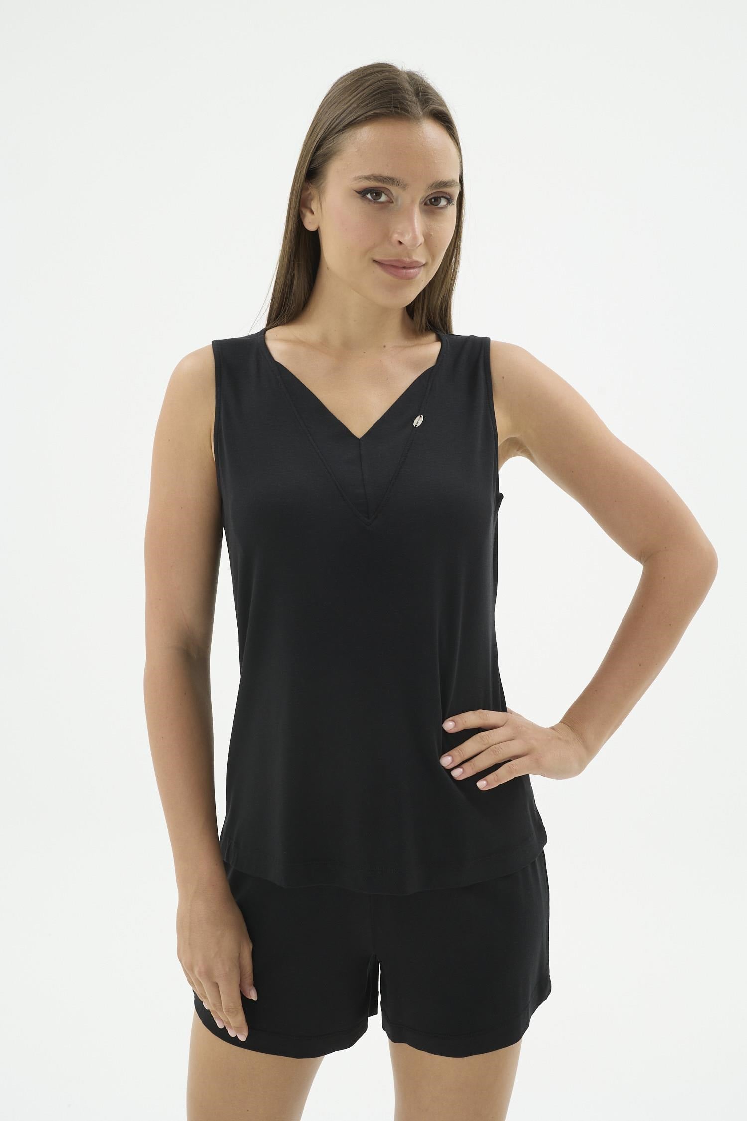 332652Kadın V Yaka Sıfır Kol Şortlu Siyah Modal Pijama Takımı C9T9N371Şortlu TakımSevimKadın V Yaka Sıfır Kol Şortlu Siyah Modal Pijama Takımı C9T9N371