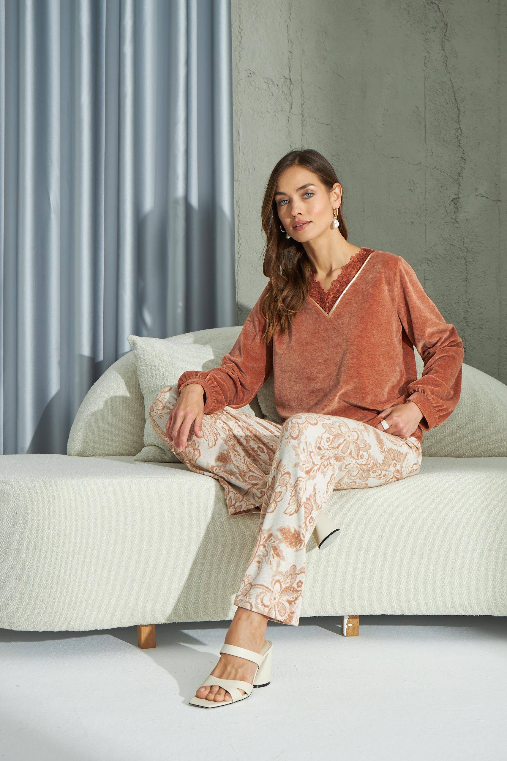 316000Kadın Uzun Kol Kadife Jakarlı Taba Pijama Takımı C1T5N2O67cotonhause.com.tr Online Alışveriş - Sezon İndirimlerini KeşfetKadın Uzun Kol Kadife Jakarlı Taba Pijama Takımı C1T5N2O67Uzun Kol PijamaSevimKadın Uzun Kol Kadife Jakarlı Taba Pijama Takımı C1T5N2O67