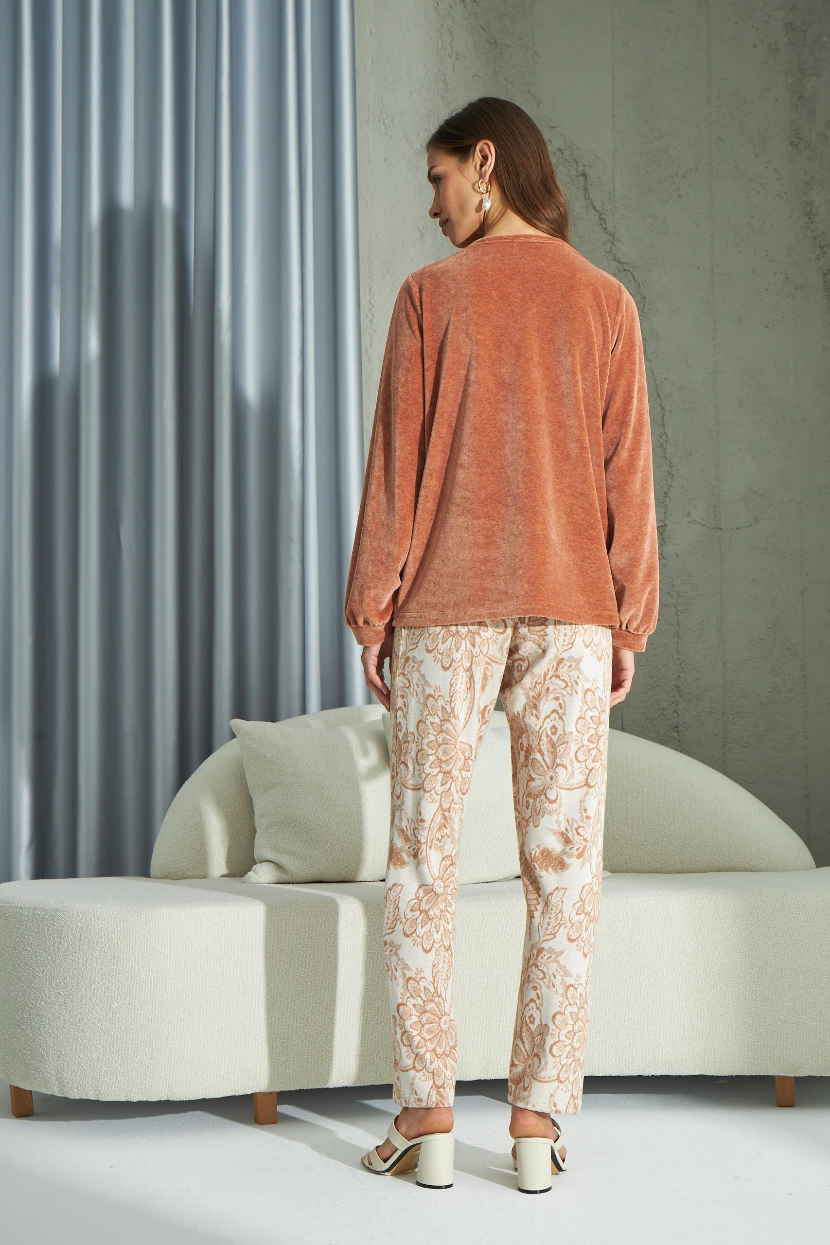 316000Kadın Uzun Kol Kadife Jakarlı Taba Pijama Takımı C1T5N2O67cotonhause.com.tr Online Alışveriş - Sezon İndirimlerini KeşfetKadın Uzun Kol Kadife Jakarlı Taba Pijama Takımı C1T5N2O67Uzun Kol PijamaSevimKadın Uzun Kol Kadife Jakarlı Taba Pijama Takımı C1T5N2O67