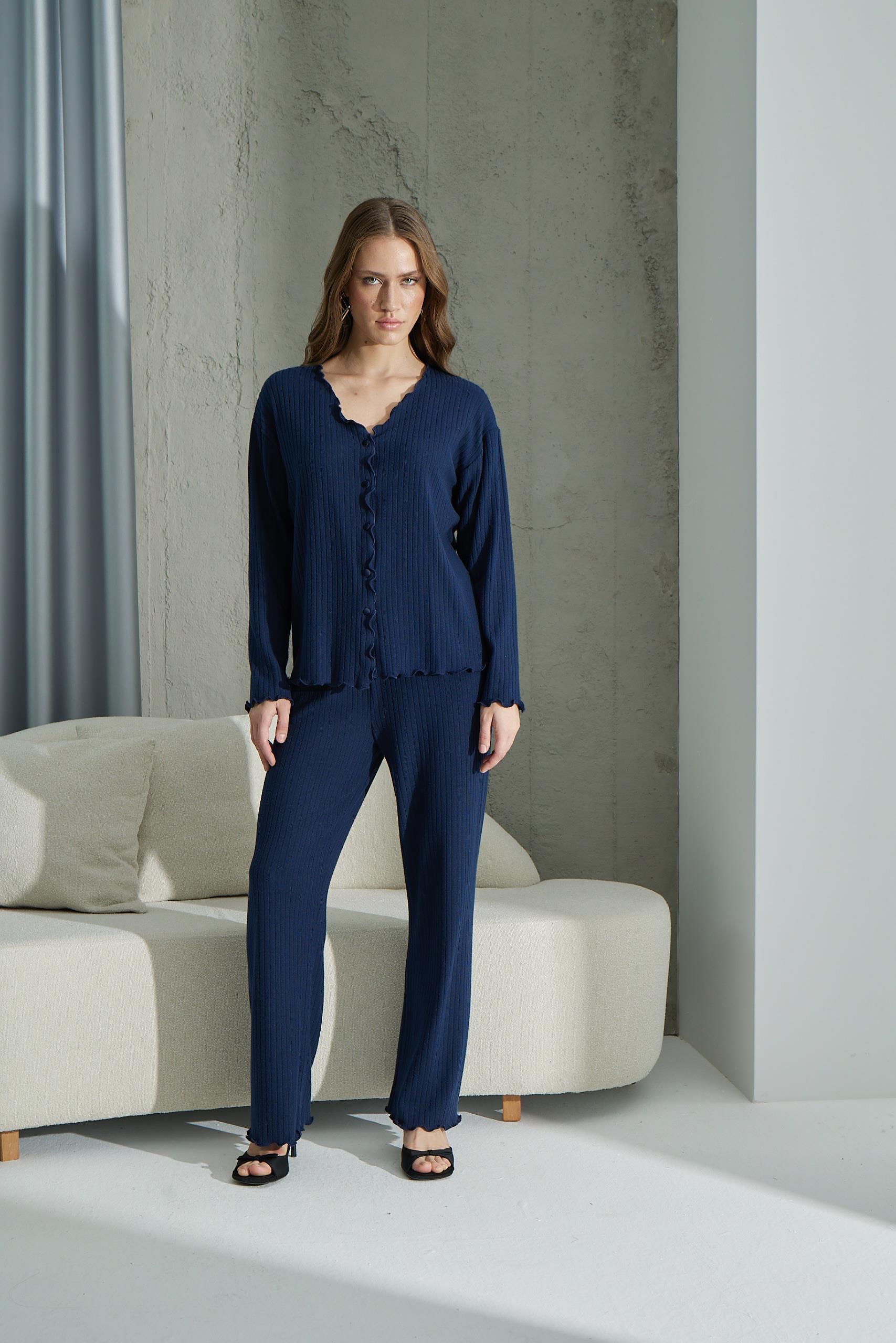 316005Kadın Uzun Kol Önden Düğmeli Lacivert Pijama Takımı C1T5N0O29cotonhause.com.tr Online Alışveriş - Sezon İndirimlerini KeşfetKadın Uzun Kol Önden Düğmeli Lacivert Pijama Takımı C1T5N0O29Uzun Kol PijamaSevimKadın Uzun Kol Önden Düğmeli Lacivert Pijama Takımı C1T5N0O29
