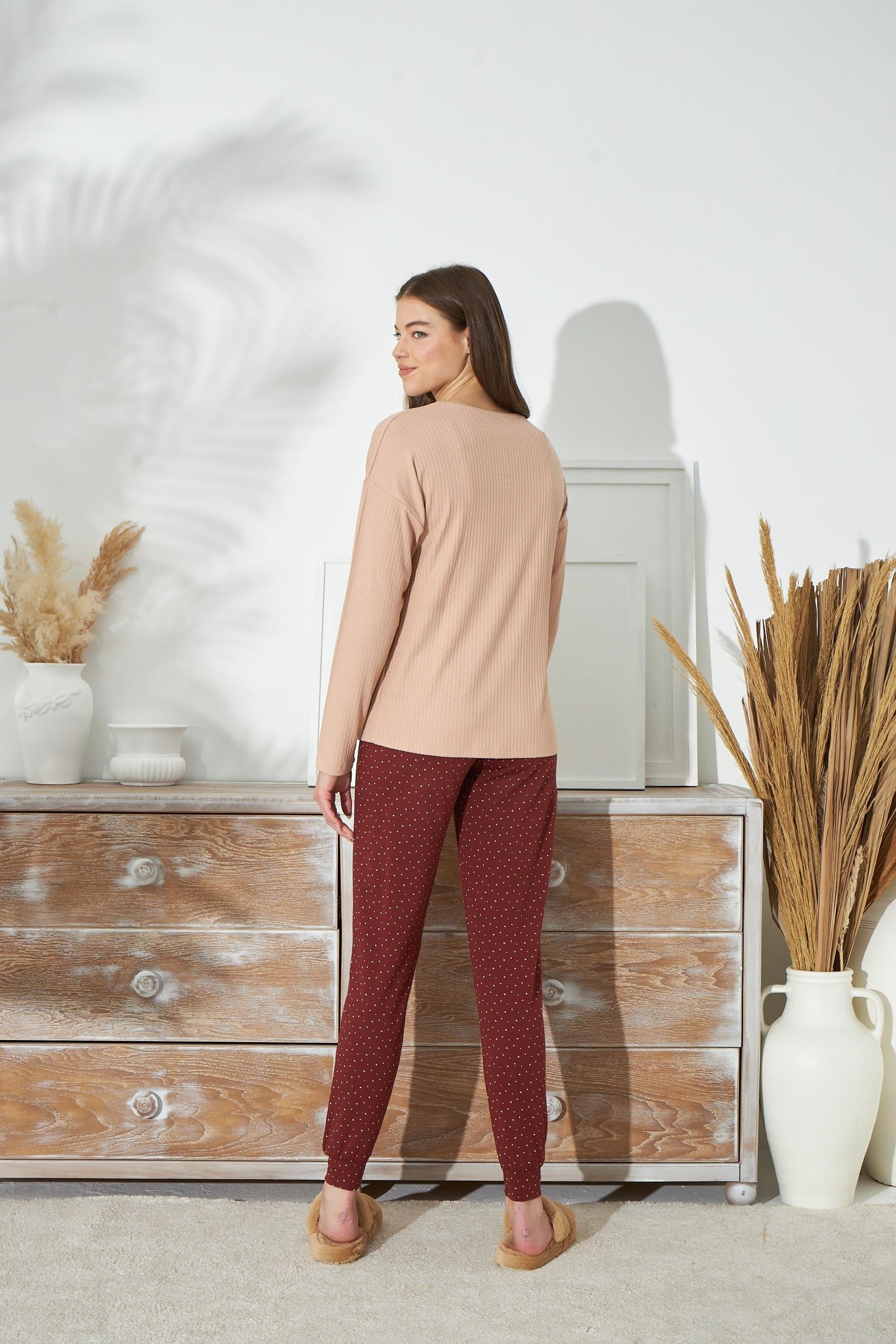 329263Kadın Bej Renk Uzun Kollu Bisiklet Yaka Puantiyeli Alt Pijama Takımı C2T3N351Uzun Kol PijamaSevimKadın Bej Renk Uzun Kollu Bisiklet Yaka Puantiyeli Alt Pijama Takımı C2T3N351