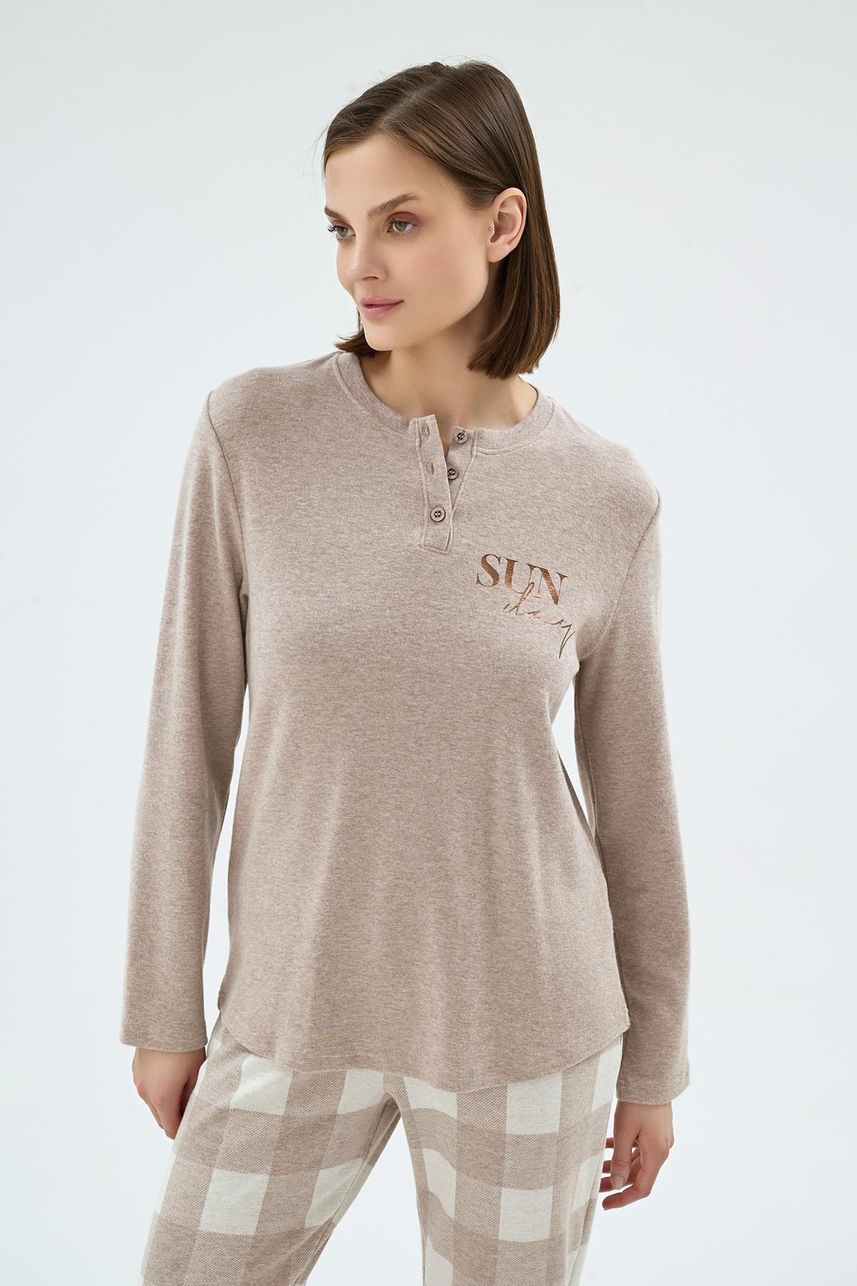 328613Kadın Düğmeli Yaka Uzun Kollu Kare Desenli Alt Bej Pijama Takımı C6T9N961Uzun Kol PijamaSevimKadın Düğmeli Yaka Uzun Kollu Kare Desenli Alt Bej Pijama Takımı C6T9N961