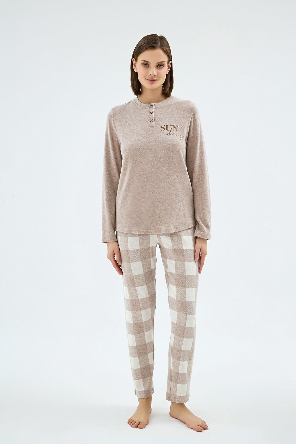 328613Kadın Düğmeli Yaka Uzun Kollu Kare Desenli Alt Bej Pijama Takımı C6T9N961Uzun Kol PijamaSevimKadın Düğmeli Yaka Uzun Kollu Kare Desenli Alt Bej Pijama Takımı C6T9N961