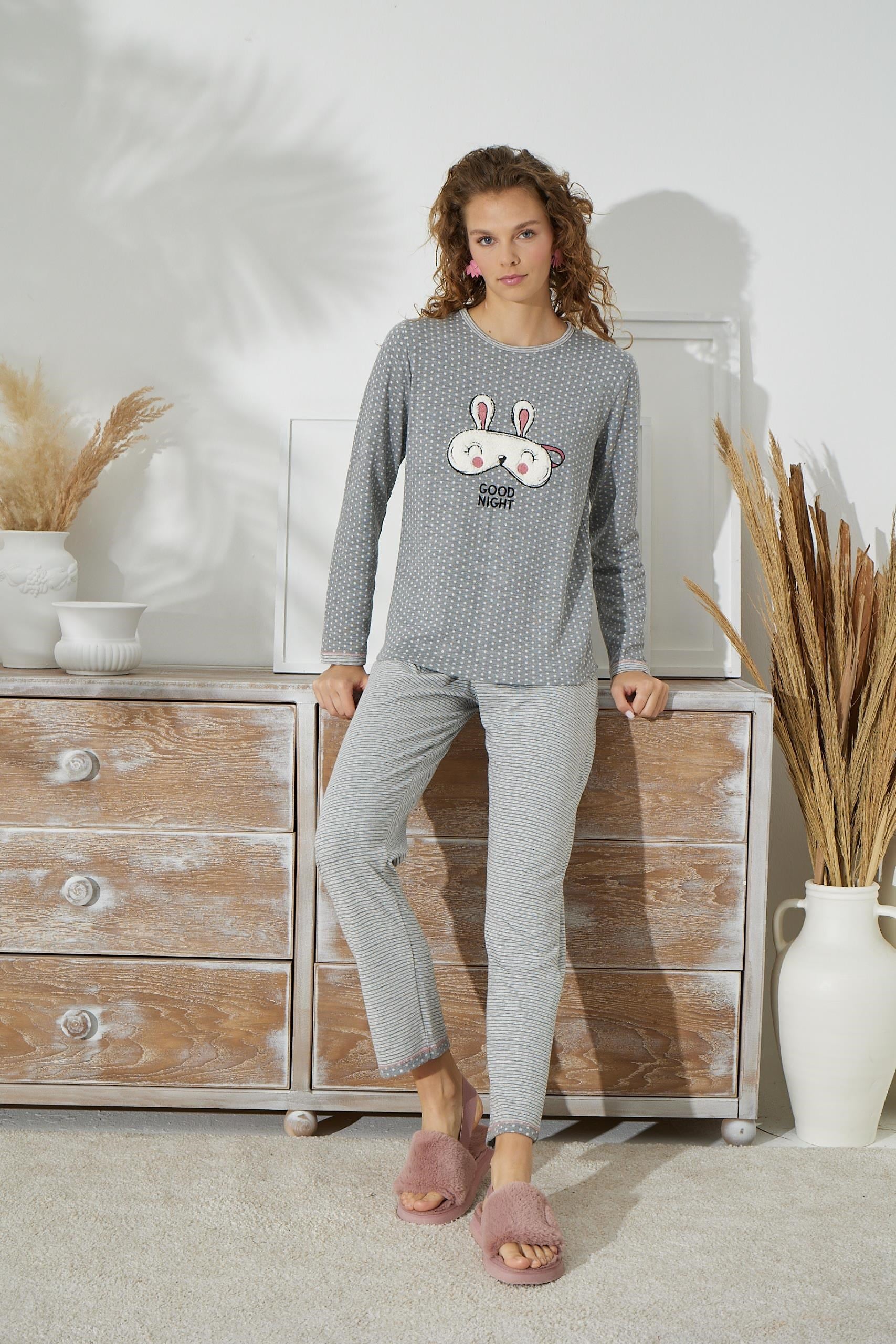 329256Kadın Gri Renk Pauntiyeli Uzun Kollu Baskılı Bisiklet Yaka Pijama Takımı C0T8N051Uzun Kol PijamaSevimKadın Gri Renk Pauntiyeli Uzun Kollu Baskılı Bisiklet Yaka Pijama Takımı C0T8N051