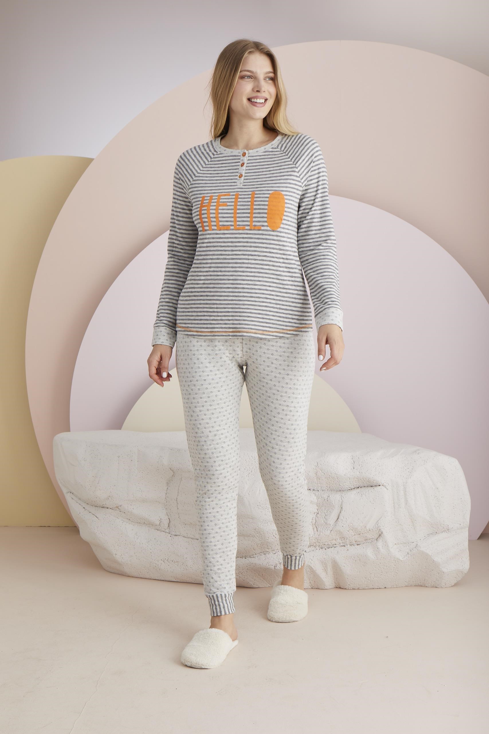 329261Kadın Gri Renk Uzun Kollu Düğmeli Yaka Çizgili Puantiyeli Pijama Takımı C0T3N031Uzun Kol PijamaSevimKadın Gri Renk Uzun Kollu Düğmeli Yaka Çizgili Puantiyeli Pijama Takımı C0T3N031
