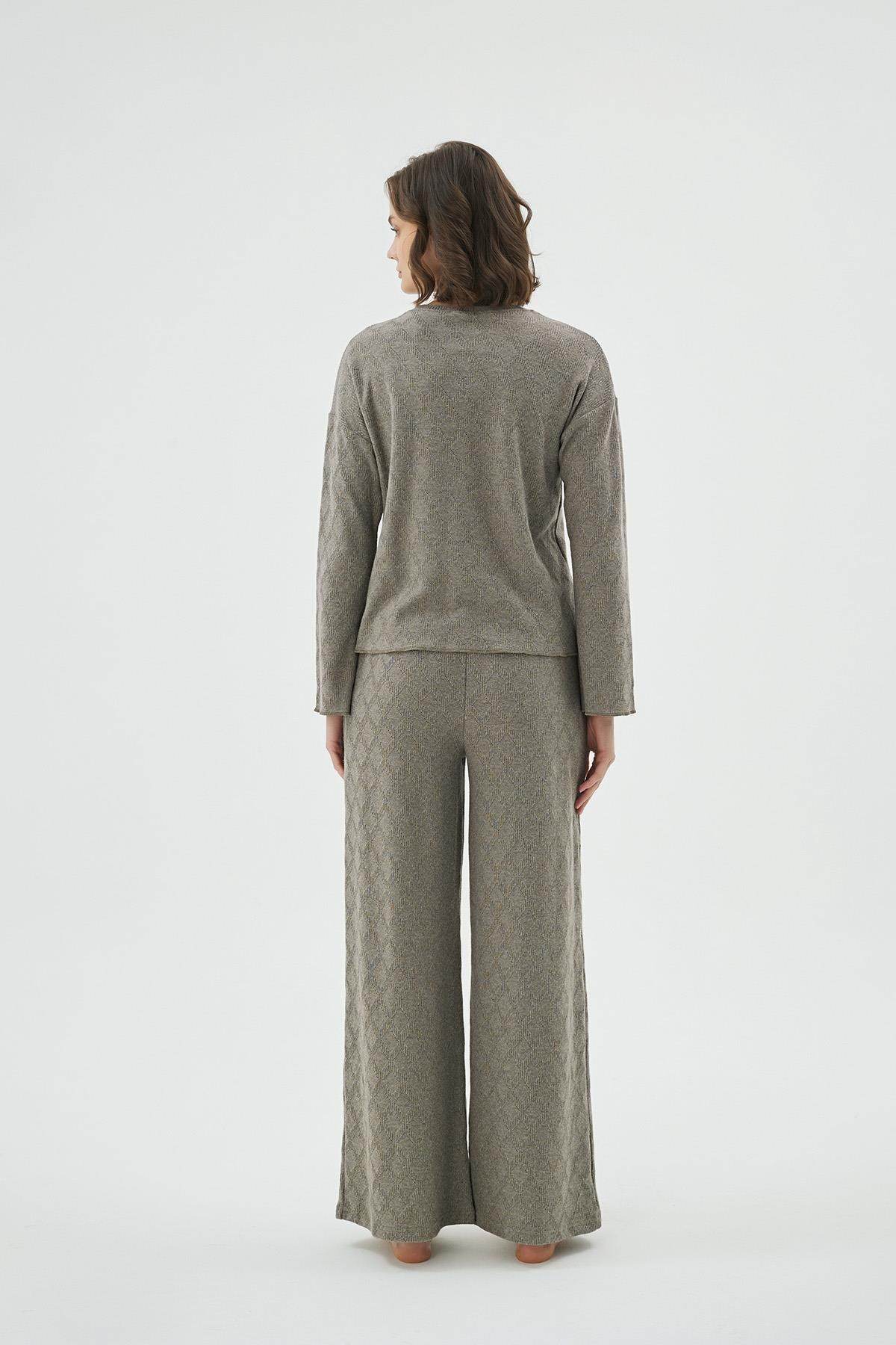 328634Kadın Kışlık Desenli Uzun Kollu Geniş Paça Pijama Takımı C8T2N171Uzun Kol PijamaSevimKadın Kışlık Desenli Uzun Kollu Geniş Paça Pijama Takımı C8T2N171
