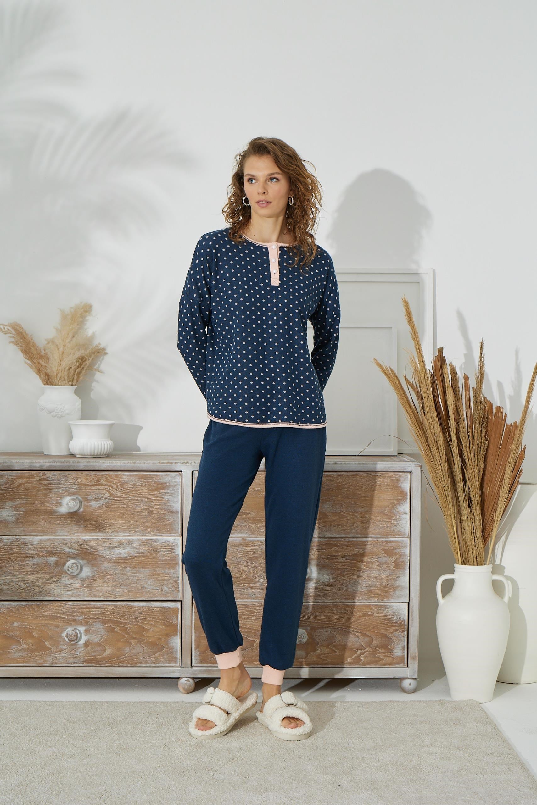 329260Kadın Lacivert Renk Uzun Kollu Düğmeli Yaka Puantiyeli Pijama Takımı C2T2N151Uzun Kol PijamaSevimKadın Lacivert Renk Uzun Kollu Düğmeli Yaka Puantiyeli Pijama Takımı C2T2N151