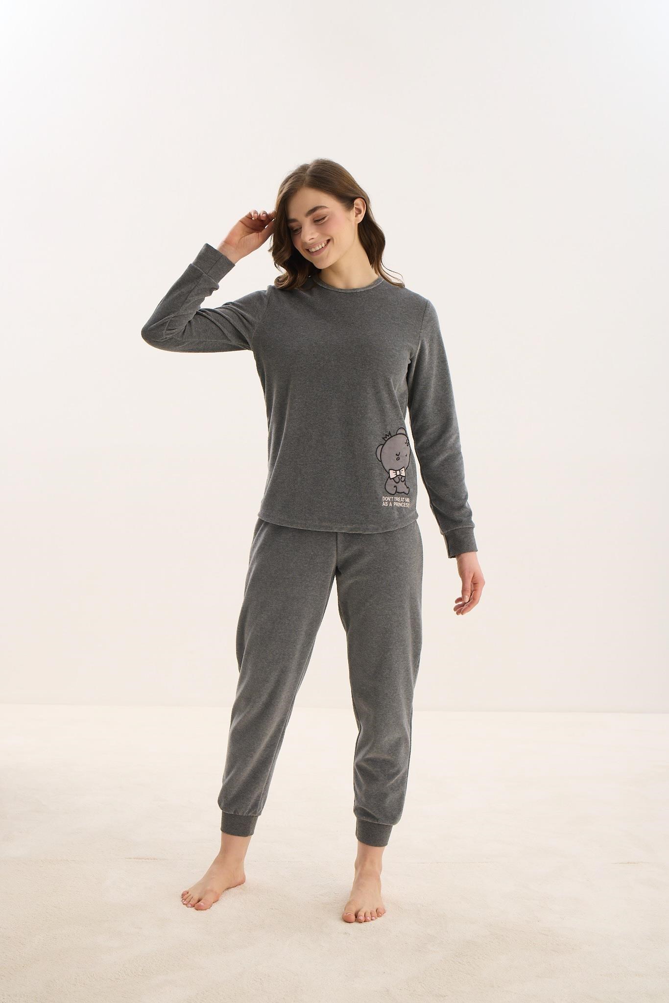 324125Kadın Uzun Kol Antrasit Kadife Pijama Takım C3T8N0O61Kadın Uzun Kol Antrasit Kadife Pijama Takım C3T8N0O61SevimUzun Kol PijamaUzun Kol PijamaSevimKadın Uzun Kol Antrasit Kadife Pijama Takım C3T8N0O61