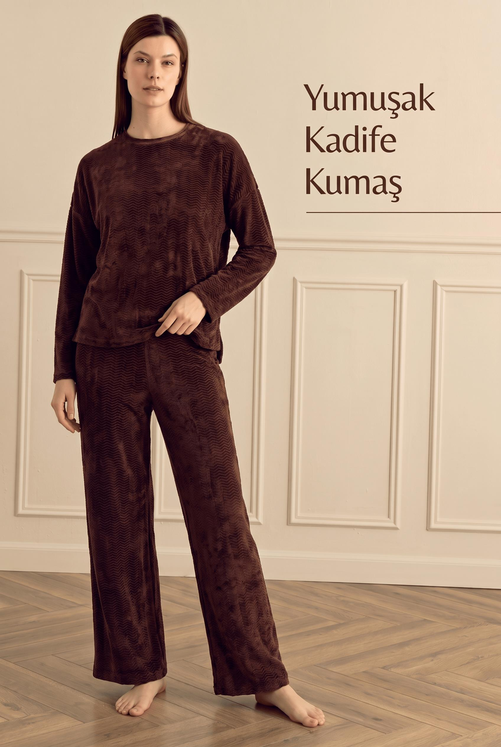 333822Kadın Uzun Kol Kadife Kahve Pijama Takımı C1T1N081Uzun Kol PijamaSevimKadın Uzun Kol Kadife Kahve Pijama Takımı C1T1N081