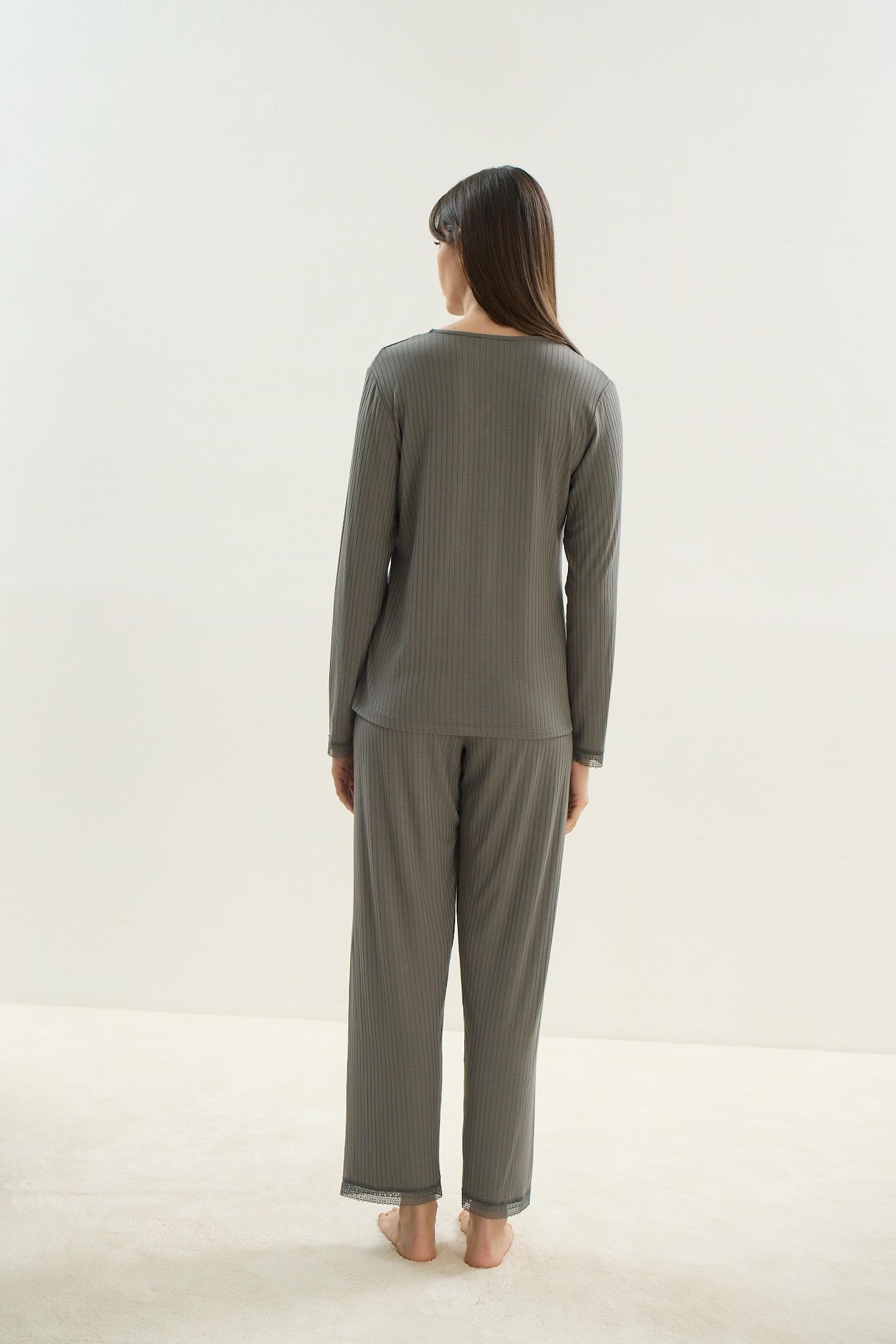 324146Kadın Uzun Kol Kaşkorse Haki Pijama Takım C7T7N1O61Kadın Uzun Kol Kaşkorse Haki Pijama Takım C7T7N1O61SevimUzun Kol PijamaUzun Kol PijamaSevimKadın Uzun Kol Kaşkorse Haki Pijama Takım C7T7N1O61