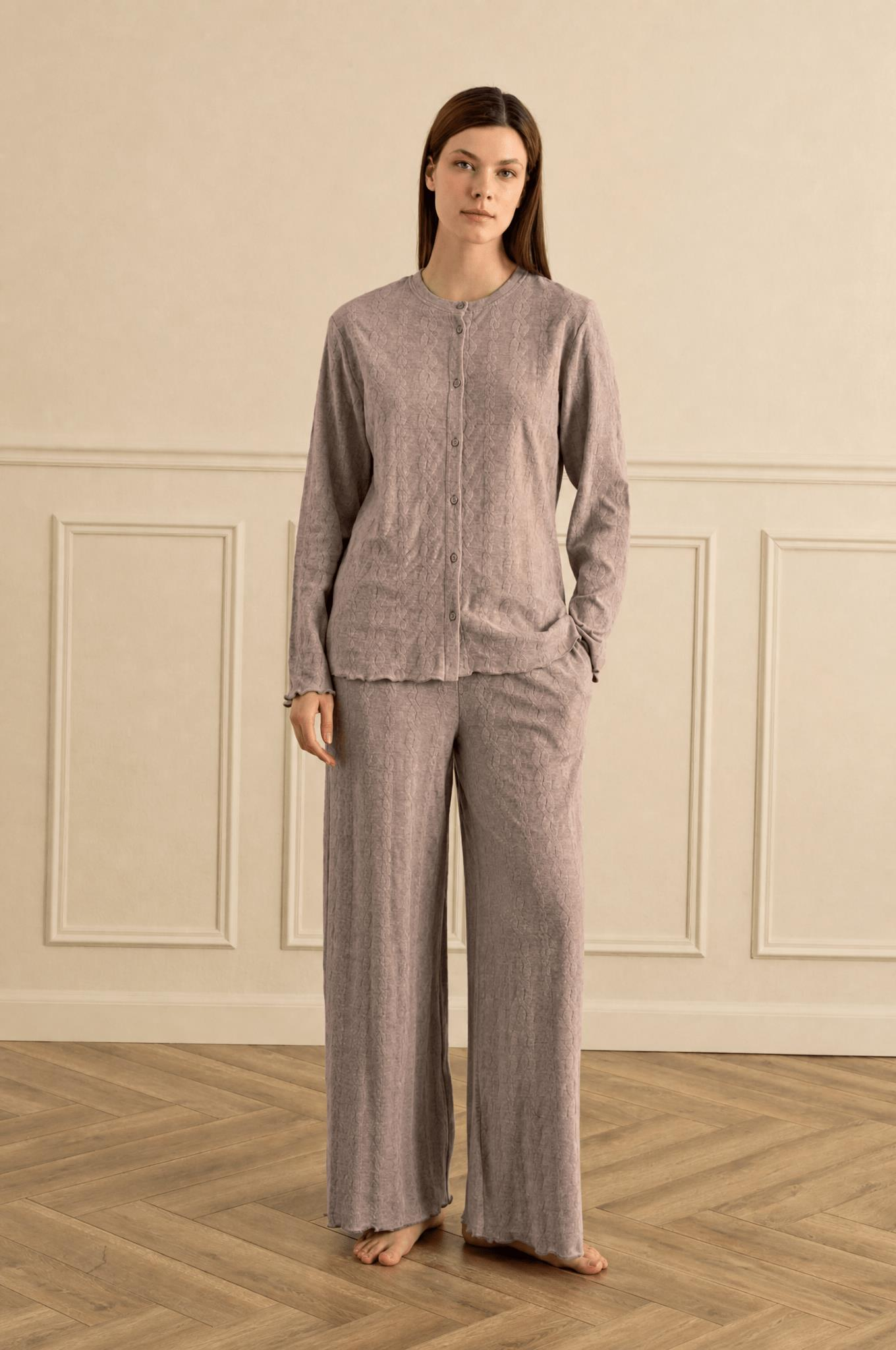 333815Kadın Uzun Kol Önden Düğmeli Jakarlı Kahve Pijama Takımı C9T9N081Uzun Kol PijamaSevimKadın Uzun Kol Önden Düğmeli Jakarlı Kahve Pijama Takımı C9T9N081