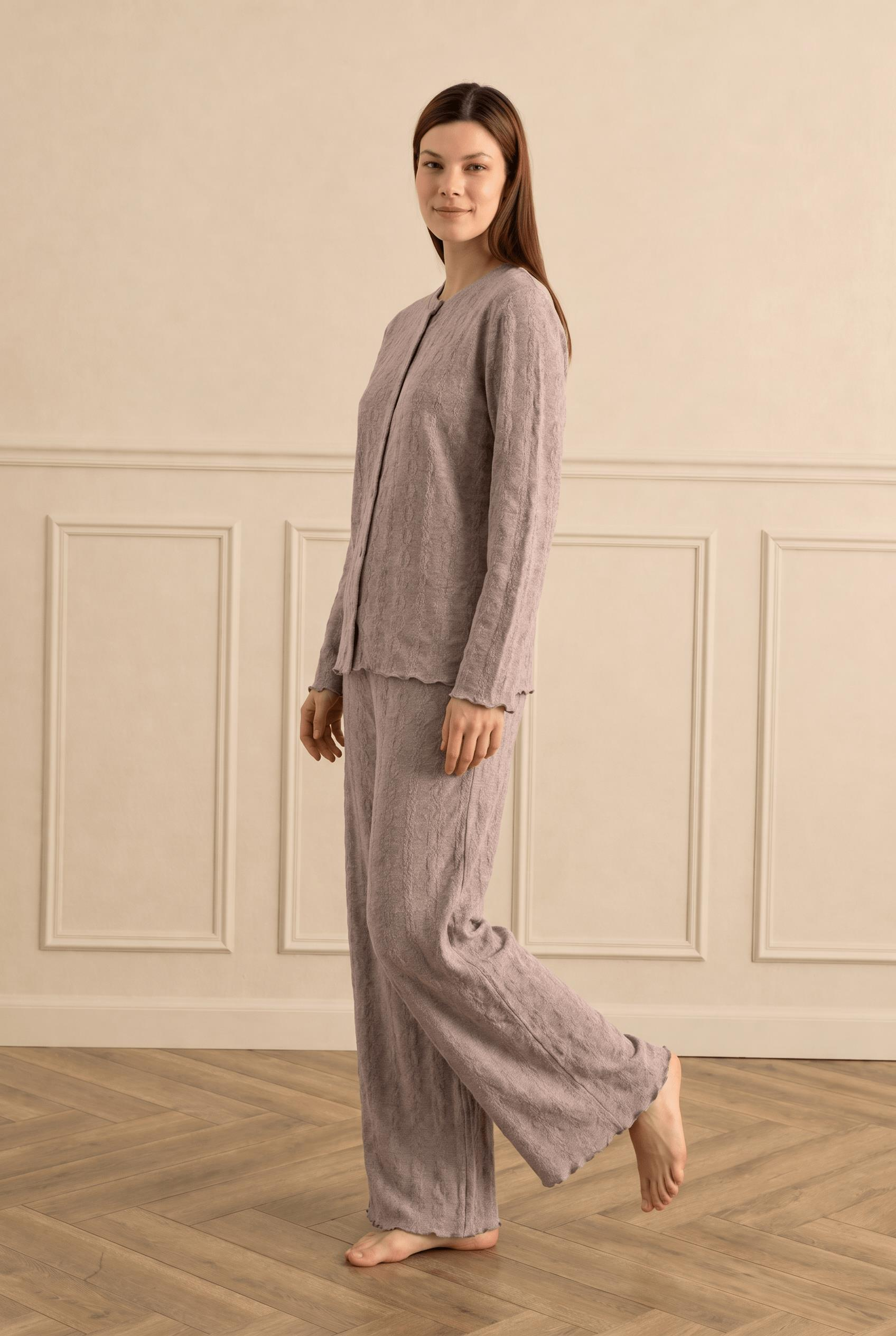 333815Kadın Uzun Kol Önden Düğmeli Jakarlı Kahve Pijama Takımı C9T9N081Uzun Kol PijamaSevimKadın Uzun Kol Önden Düğmeli Jakarlı Kahve Pijama Takımı C9T9N081