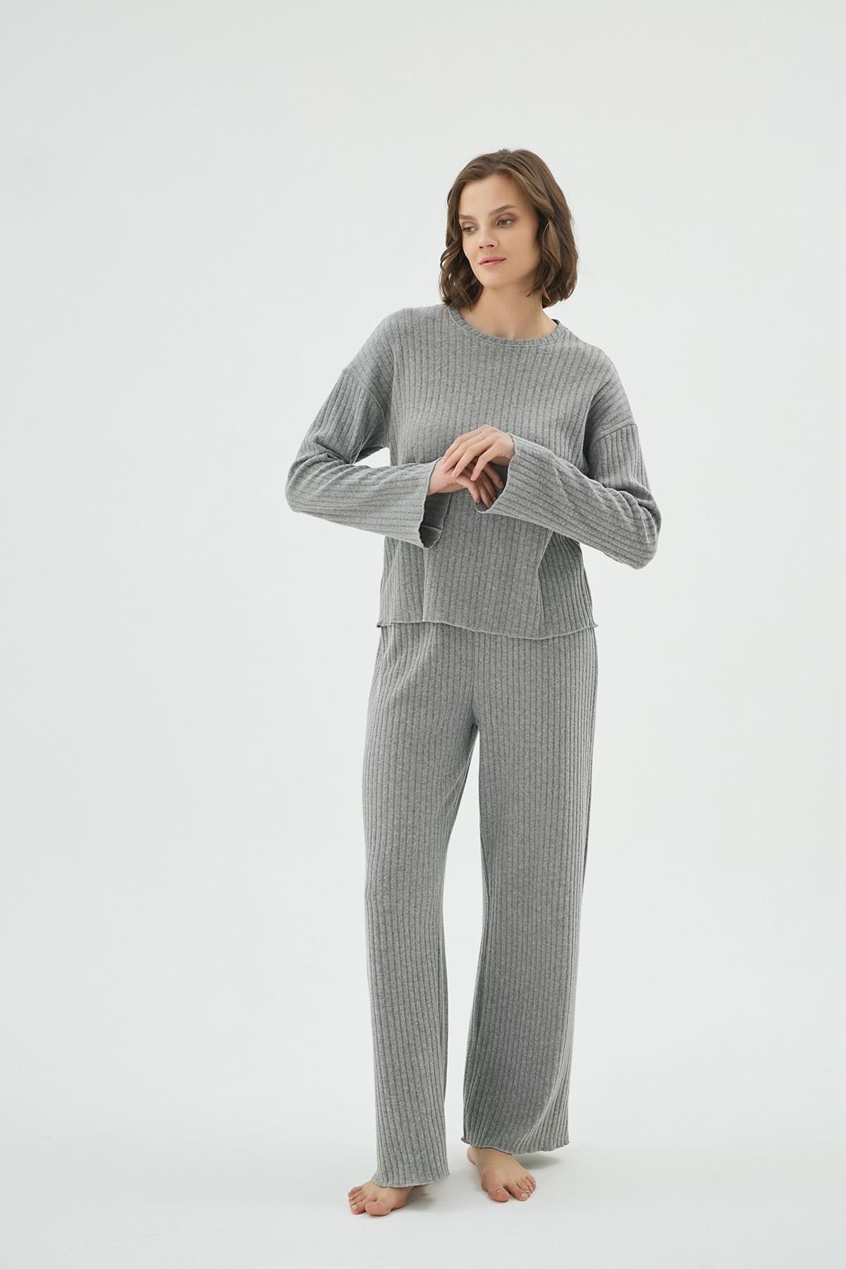 328610Kadın Uzun Kollu Çizgili Geniş Paça Gri Pijama Takımı C8T8N961Uzun Kol PijamaSevimKadın Uzun Kollu Çizgili Geniş Paça Gri Pijama Takımı C8T8N961