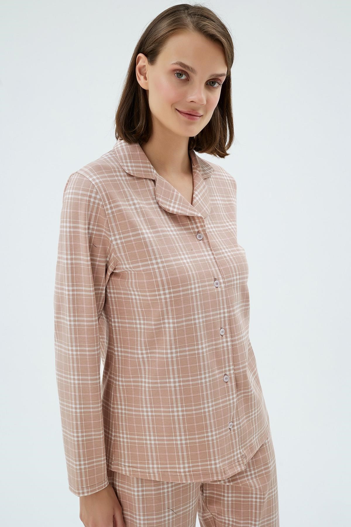 328635Kadın Uzun Kollu Düğmeli Kare Desenli Pudra Pamuklu Pijama Takımı C3T4N171Uzun Kol PijamaSevimKadın Uzun Kollu Düğmeli Kare Desenli Pudra Pamuklu Pijama Takımı C3T4N171