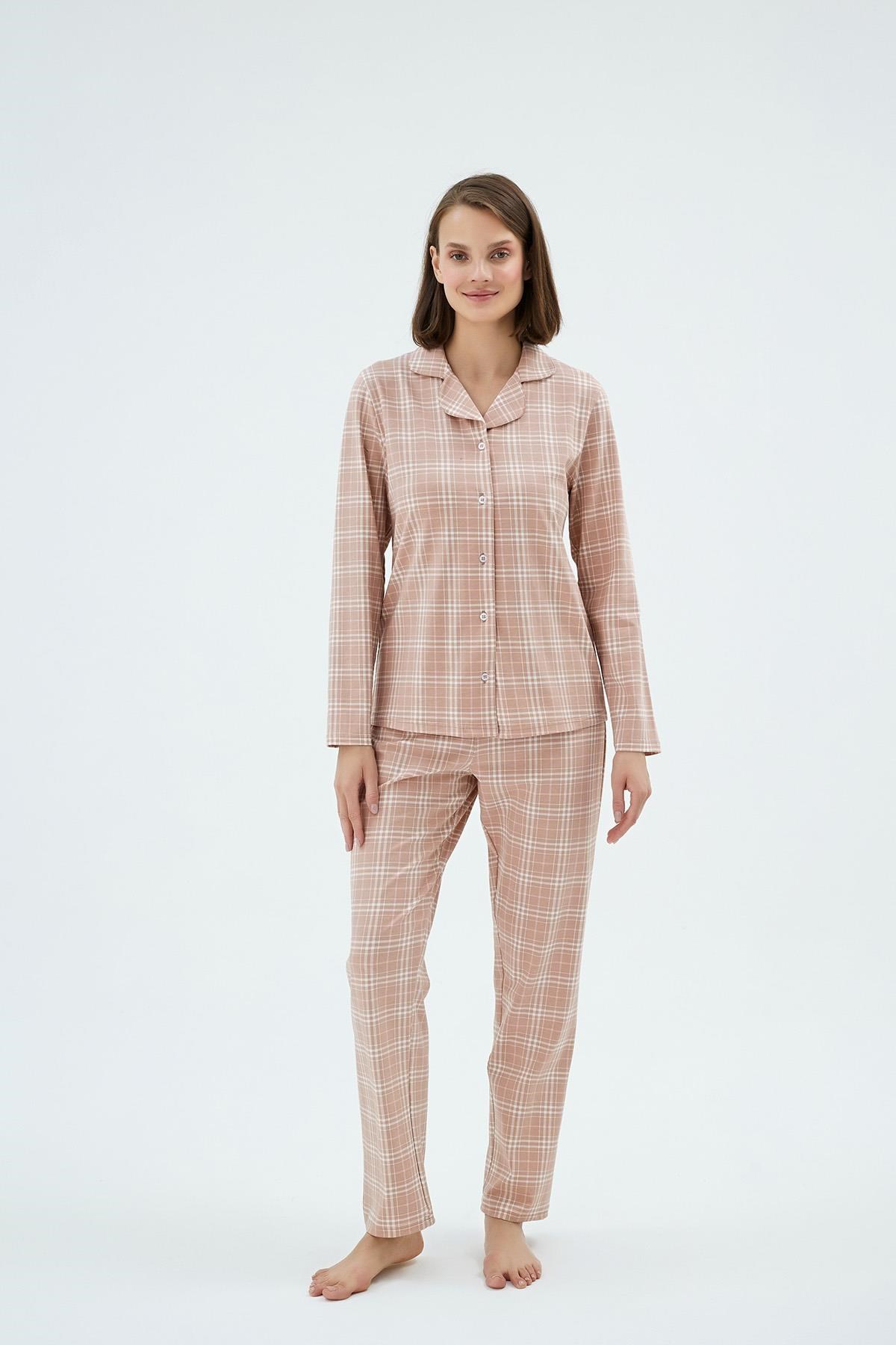 328635Kadın Uzun Kollu Düğmeli Kare Desenli Pudra Pamuklu Pijama Takımı C3T4N171Uzun Kol PijamaSevimKadın Uzun Kollu Düğmeli Kare Desenli Pudra Pamuklu Pijama Takımı C3T4N171