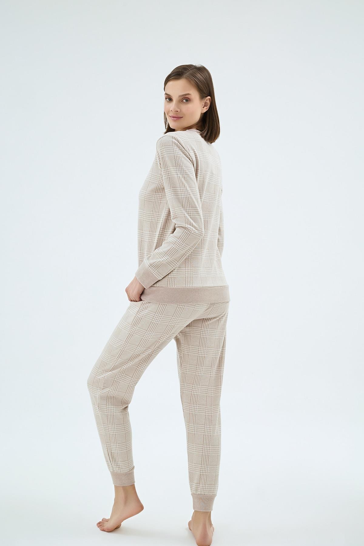 328618Kadın Uzun Kollu Kalp Desenli Ekose Jogger Paça Bej Pijama Takımı C3T2N071Kadın Uzun Kollu Ekose Jogger Paça Bej Pijama TakımıUzun Kol PijamaSevimKadın Uzun Kollu Kalp Desenli Ekose Jogger Paça Bej Pijama Takımı C3T2N071