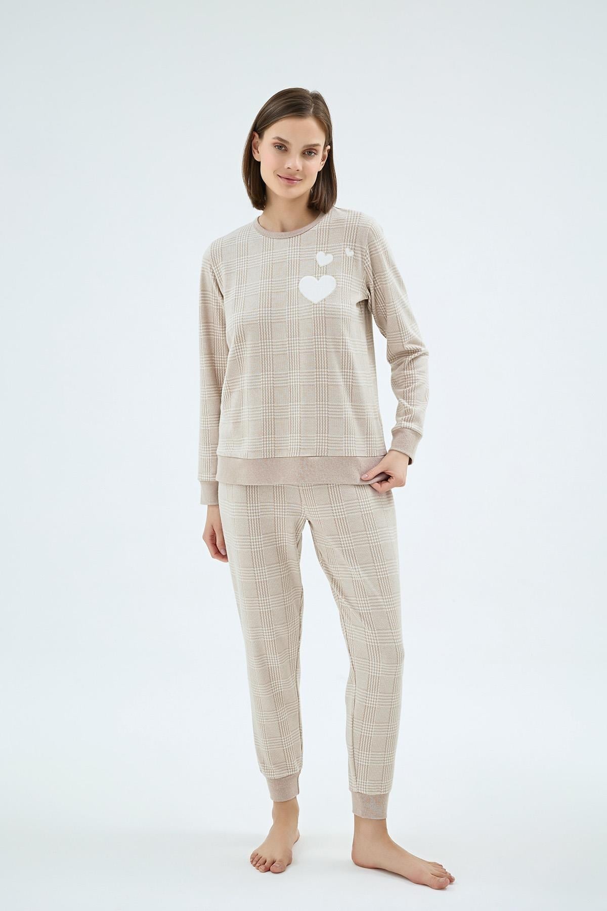 328618Kadın Uzun Kollu Kalp Desenli Ekose Jogger Paça Bej Pijama Takımı C3T2N071Kadın Uzun Kollu Ekose Jogger Paça Bej Pijama TakımıUzun Kol PijamaSevimKadın Uzun Kollu Kalp Desenli Ekose Jogger Paça Bej Pijama Takımı C3T2N071