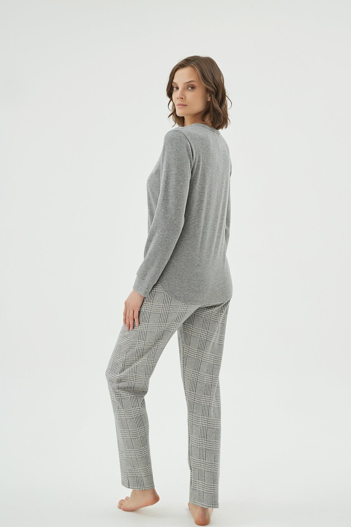 328607Kadın Uzun Kollu Fiyonklu Gri Üst Kareli Alt Pijama Takımı C8T2N961Uzun Kol PijamaSevimKadın Uzun Kollu Fiyonklu Gri Üst Kareli Alt Pijama Takımı C8T2N961